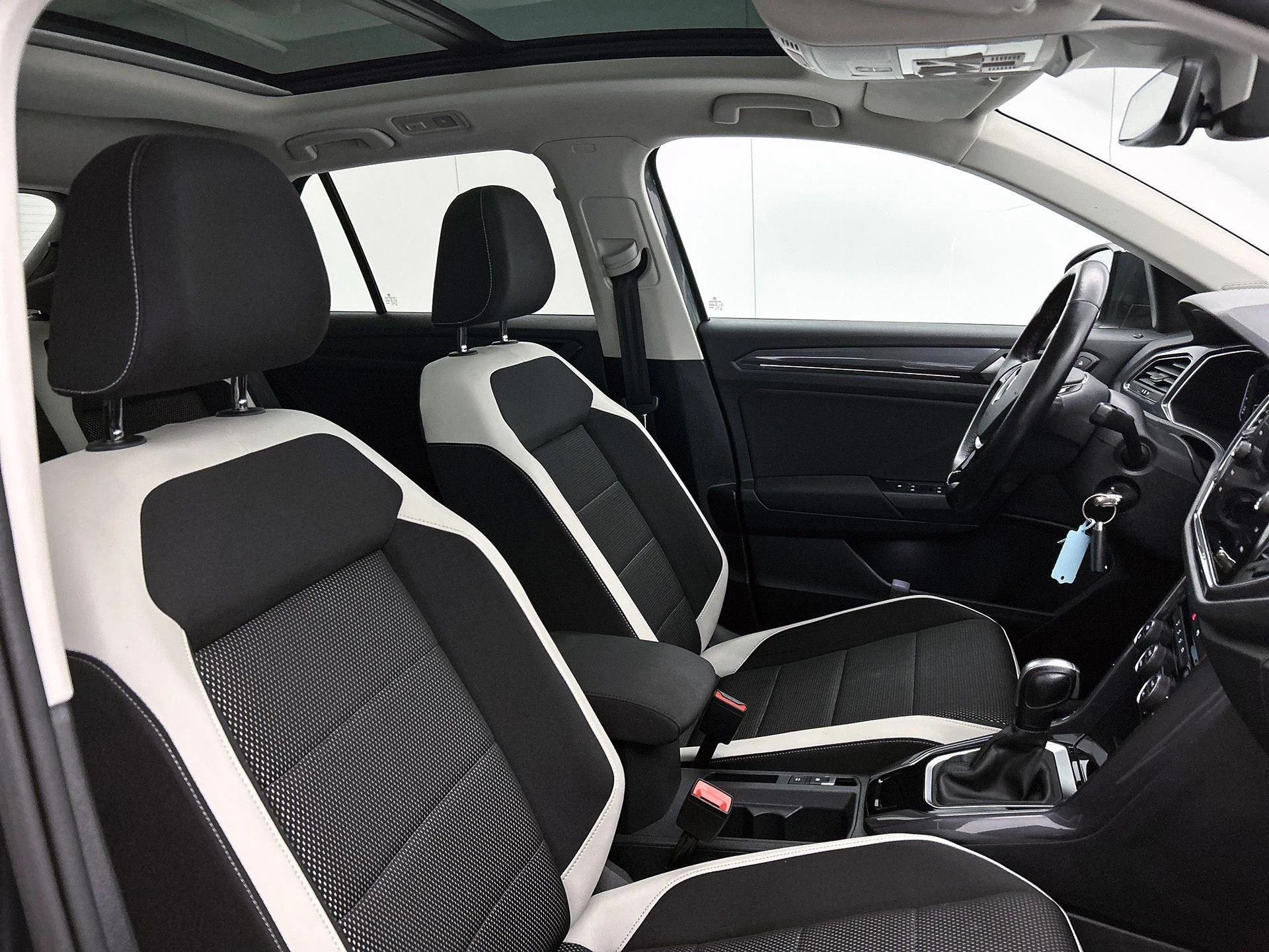 Volkswagen-T-Roc-image-33