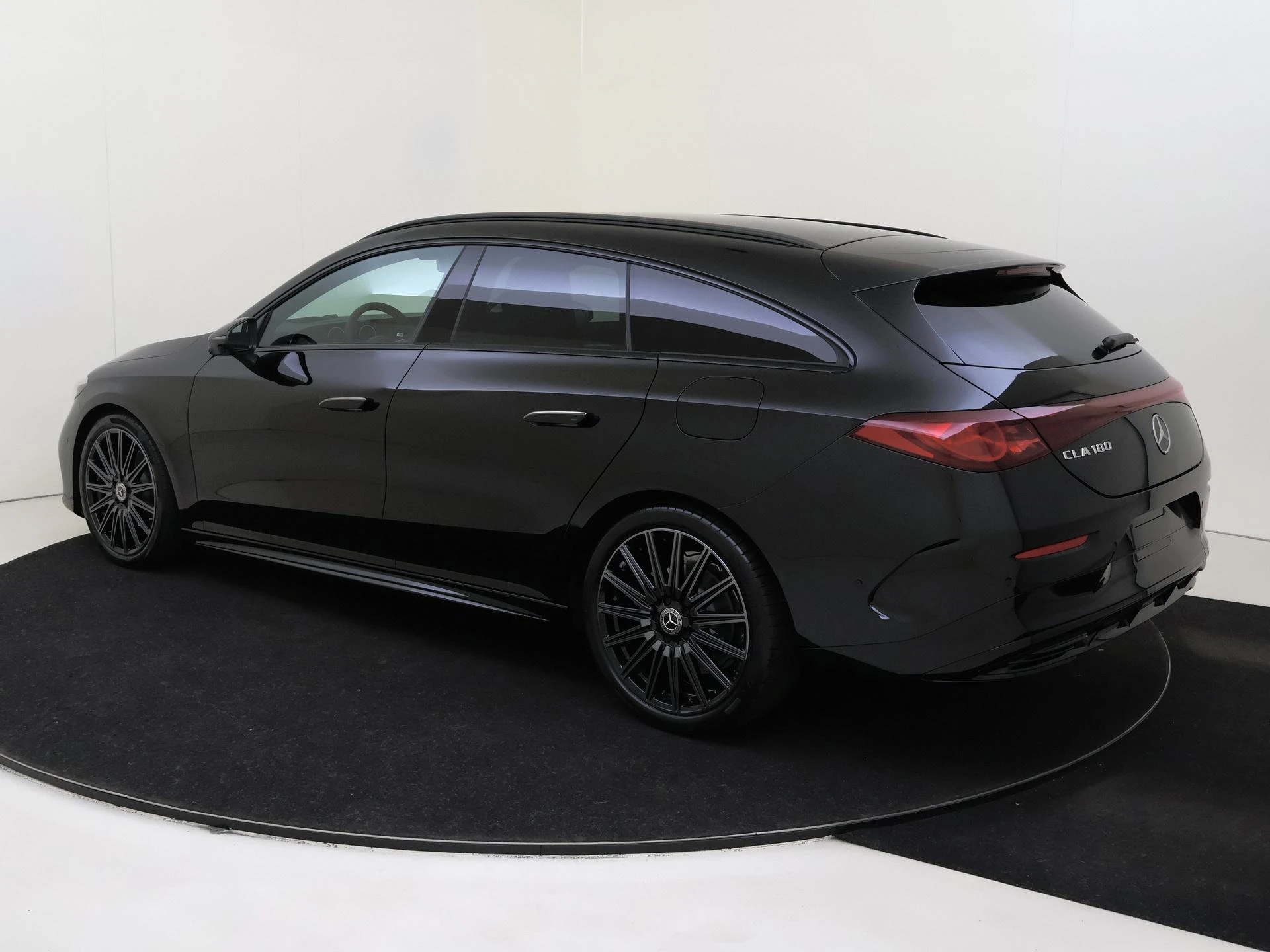 Mercedes-Benz-CLA-image-2