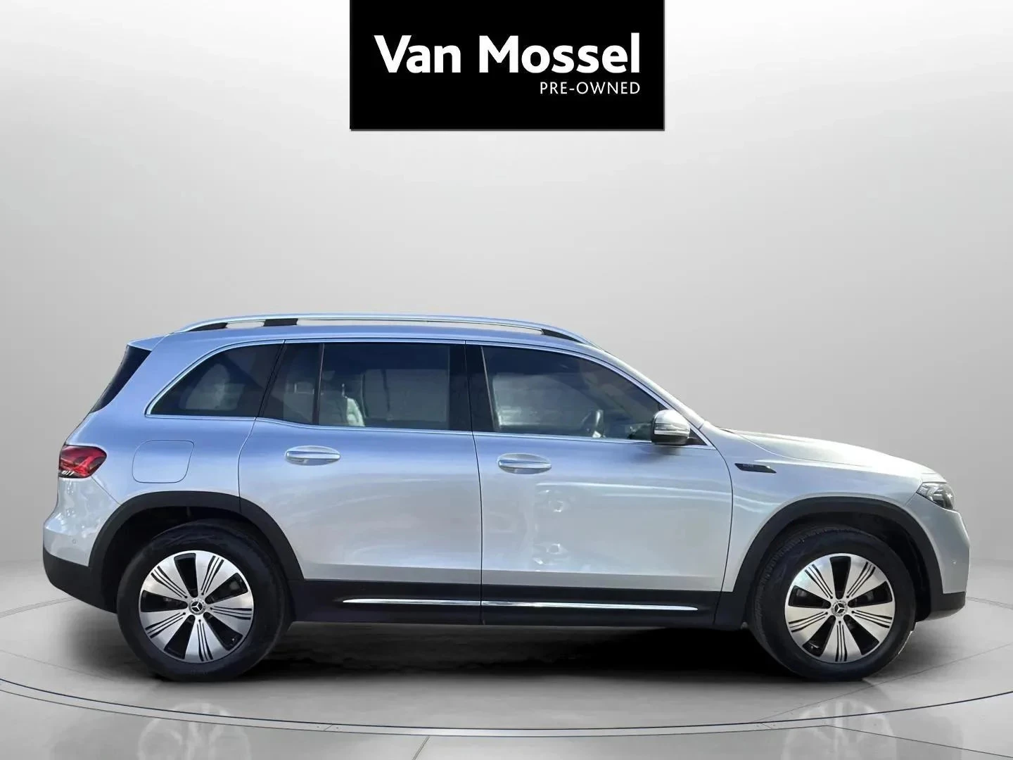 Mercedes-Benz-EQB-image-3