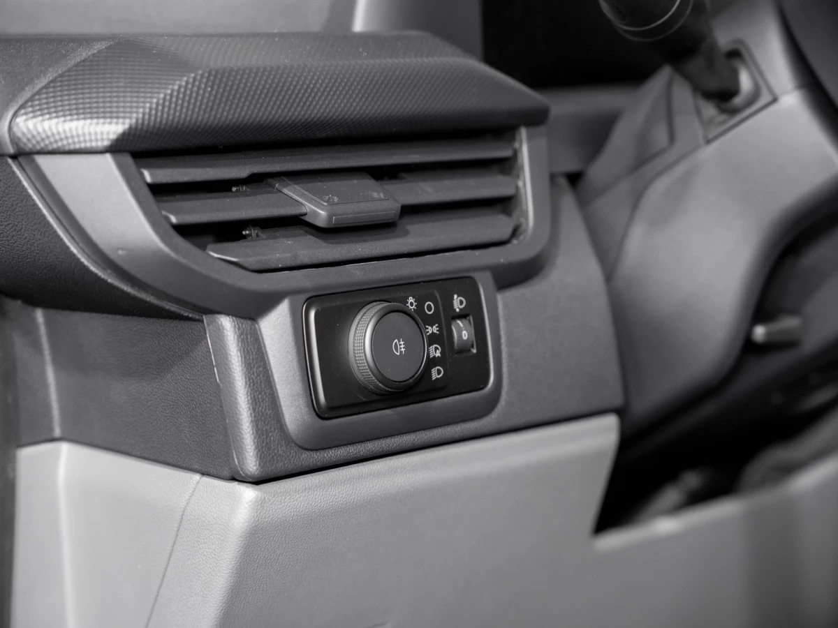 Ford-Transit Custom-image-15