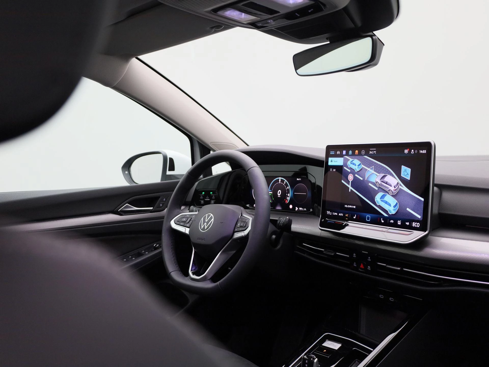 Volkswagen-Golf-image-36