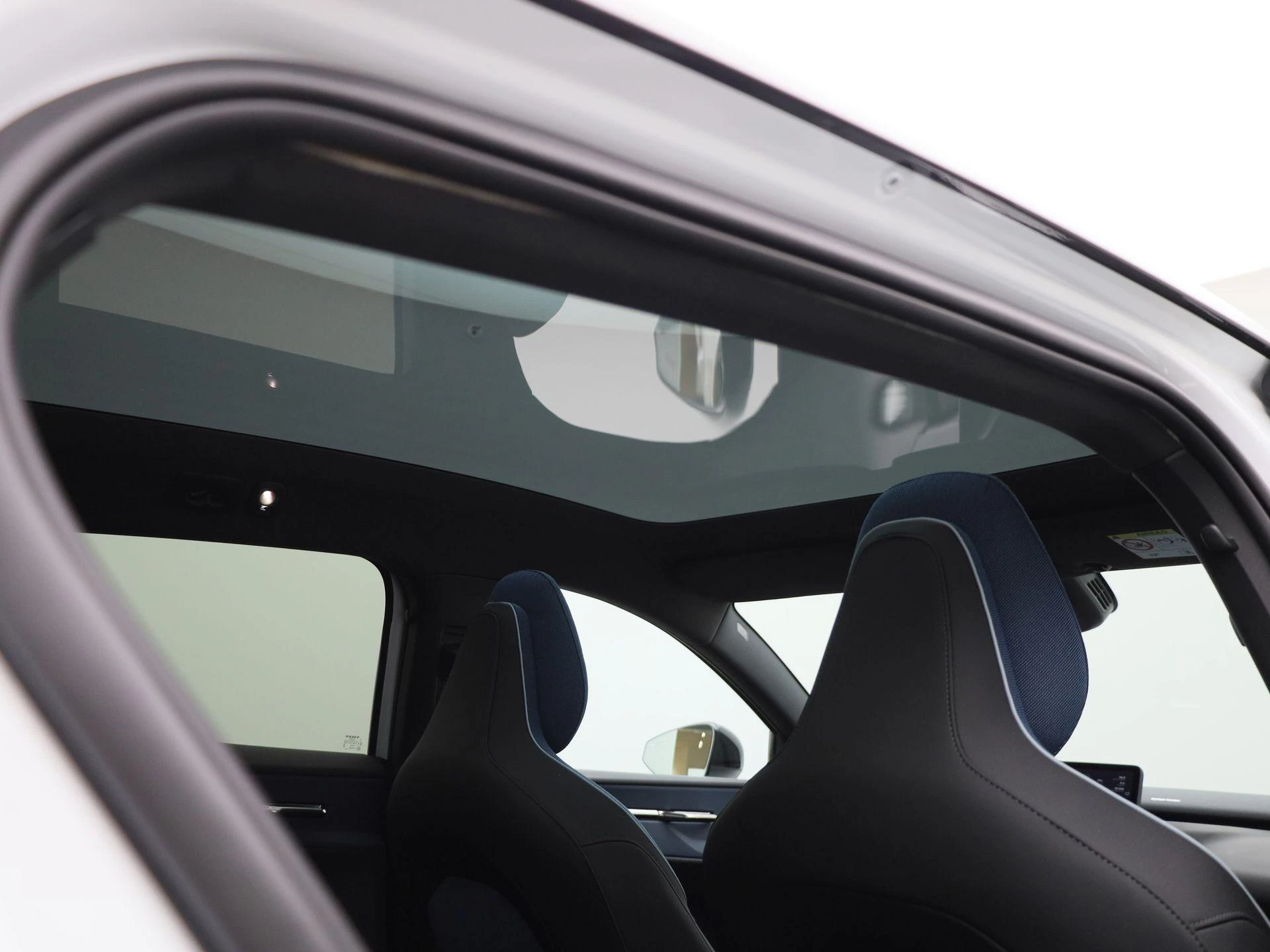 Volvo-EX30-image-35