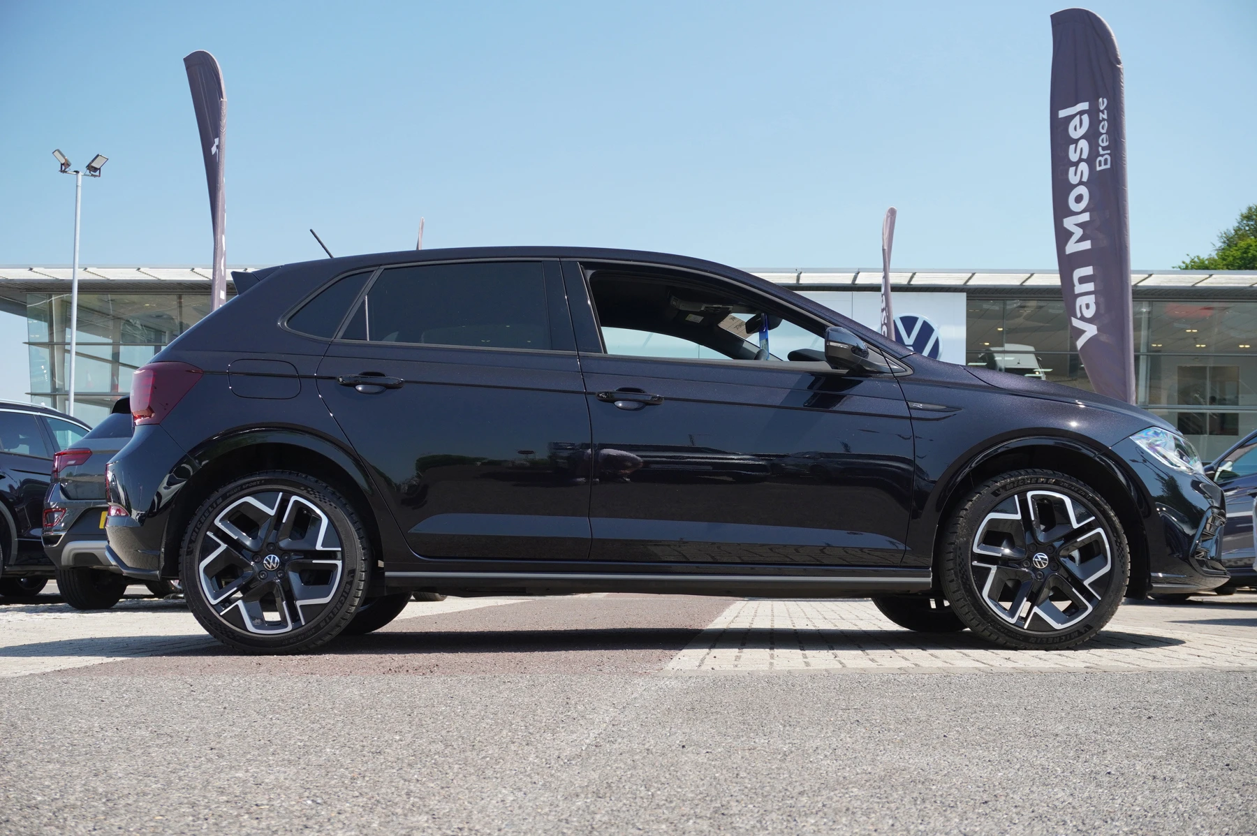 Volkswagen-Polo-image-3