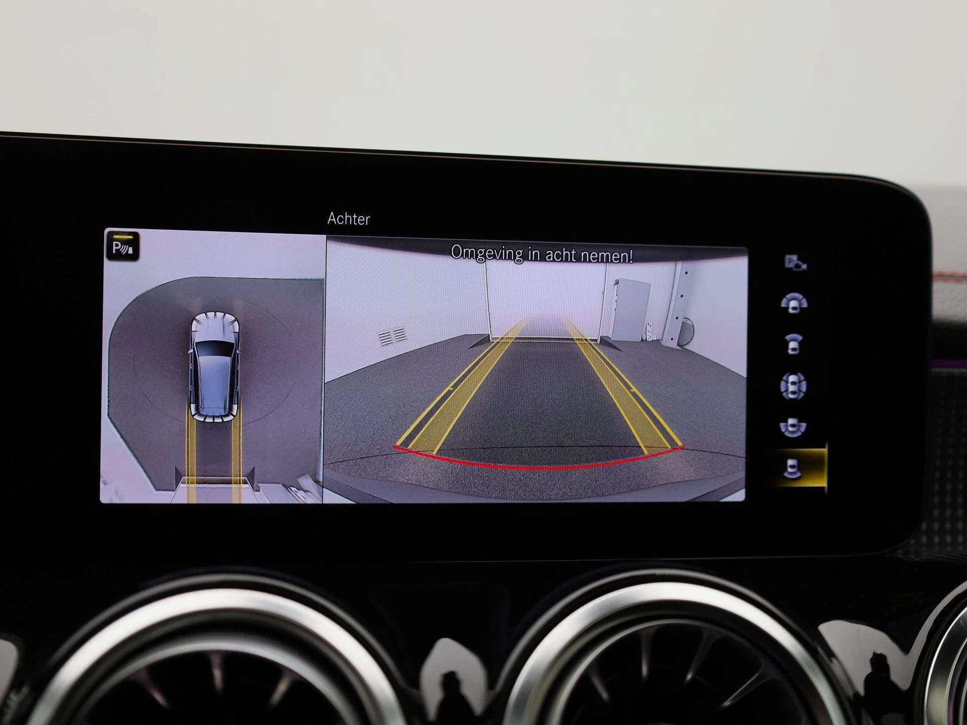 Mercedes-Benz-EQB-image-29