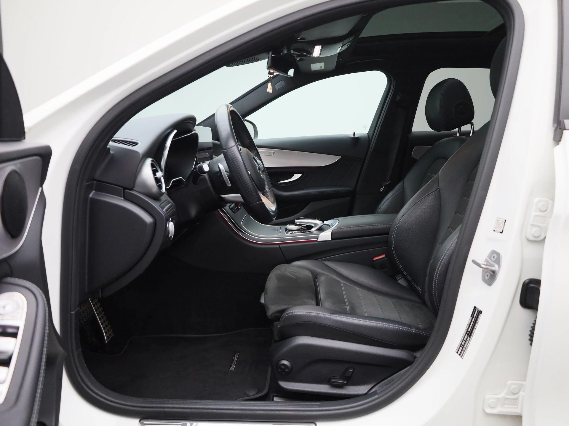 Mercedes-Benz-C-Klasse-image-9