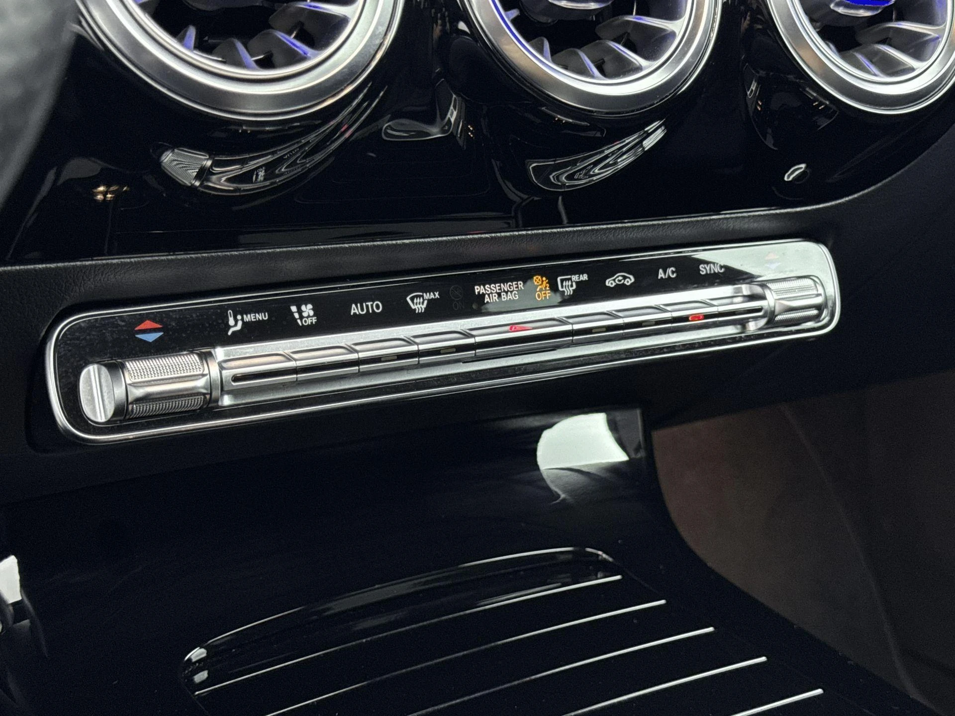 Mercedes-Benz-CLA-image-21