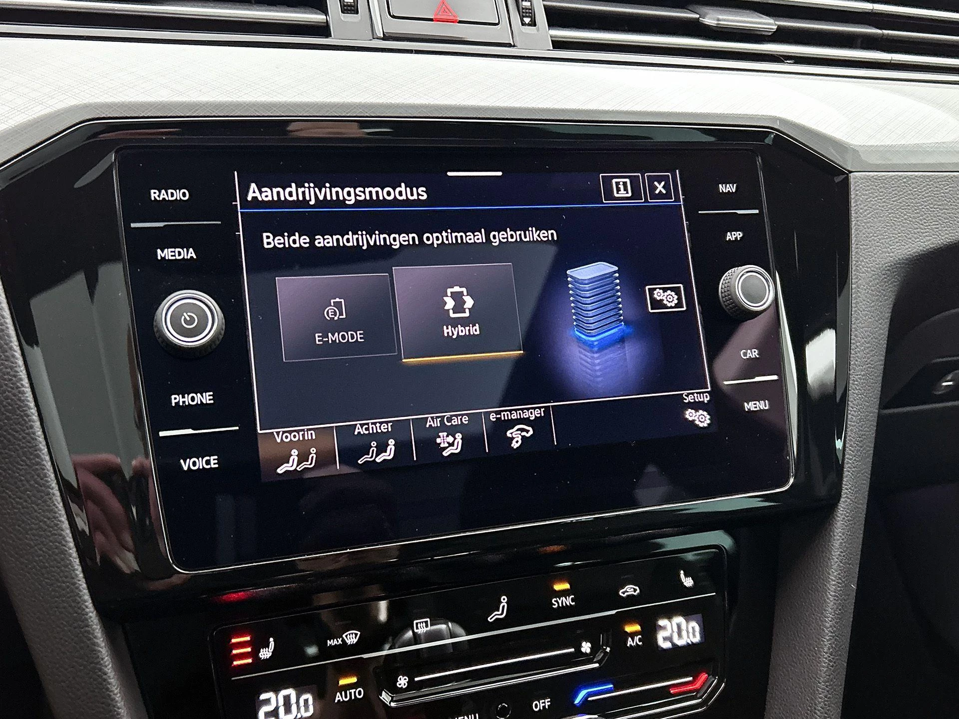 Volkswagen-Passat-image-10
