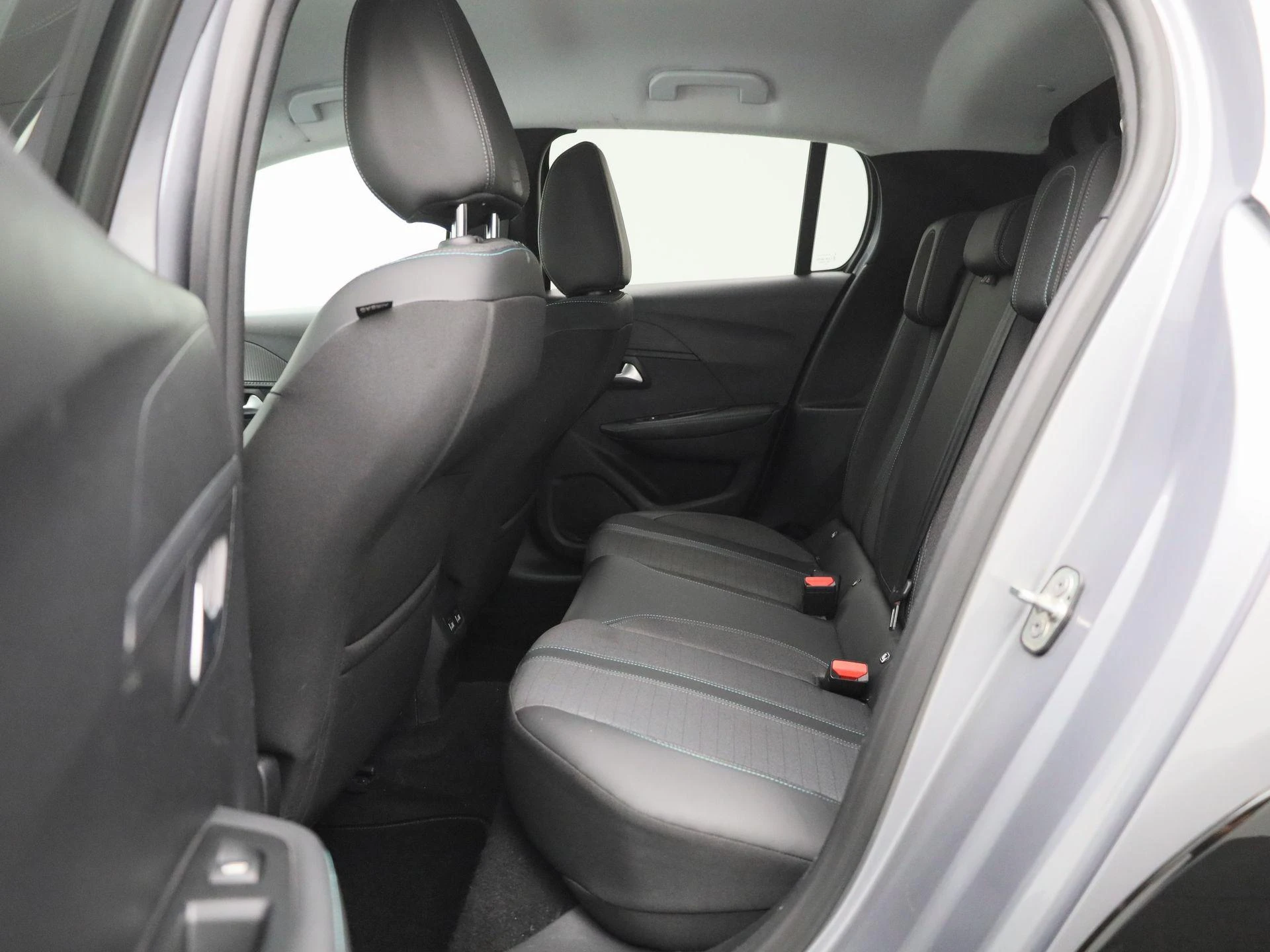 Peugeot e-208 - 12
