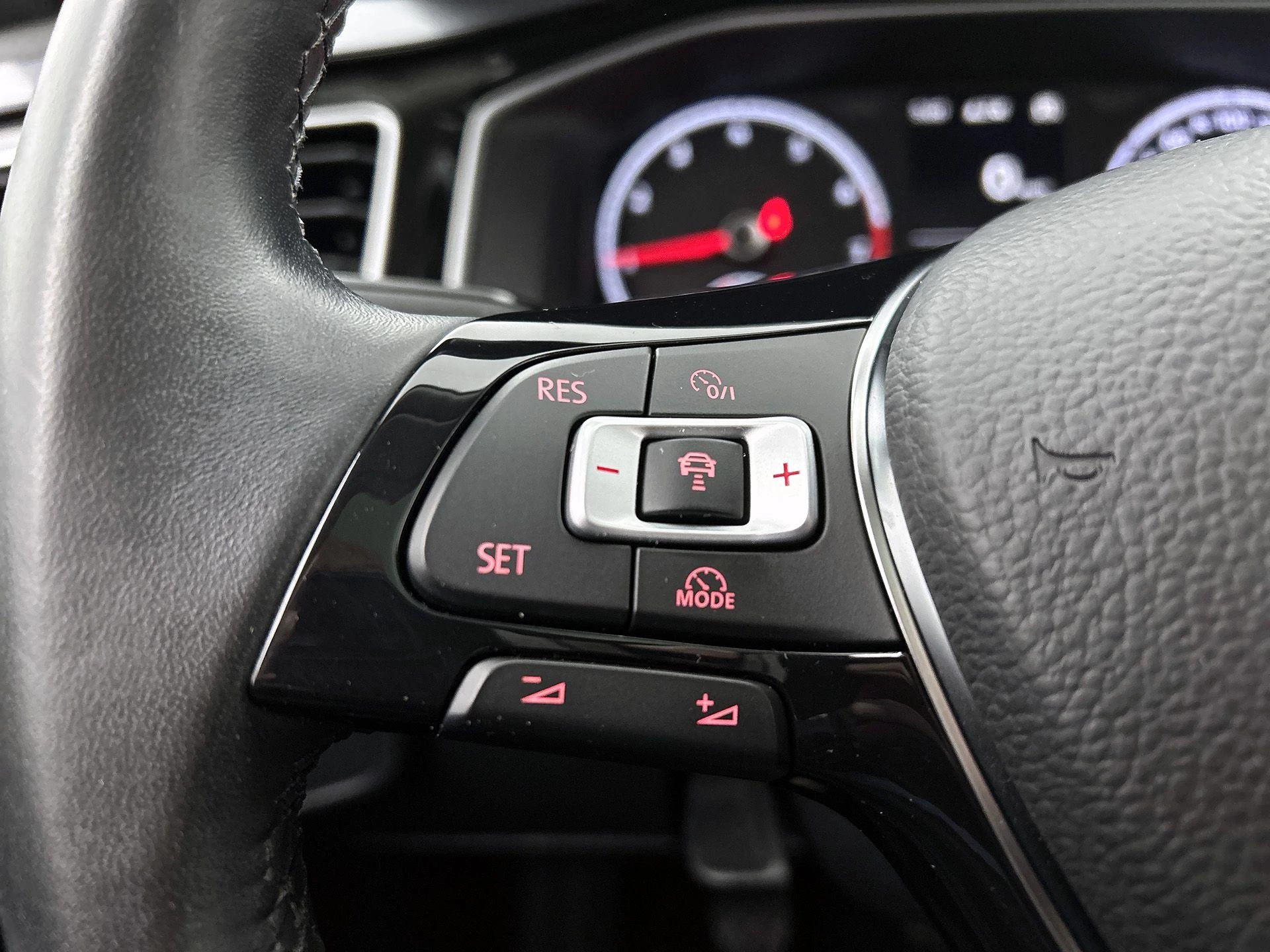 Volkswagen-Polo-image-5