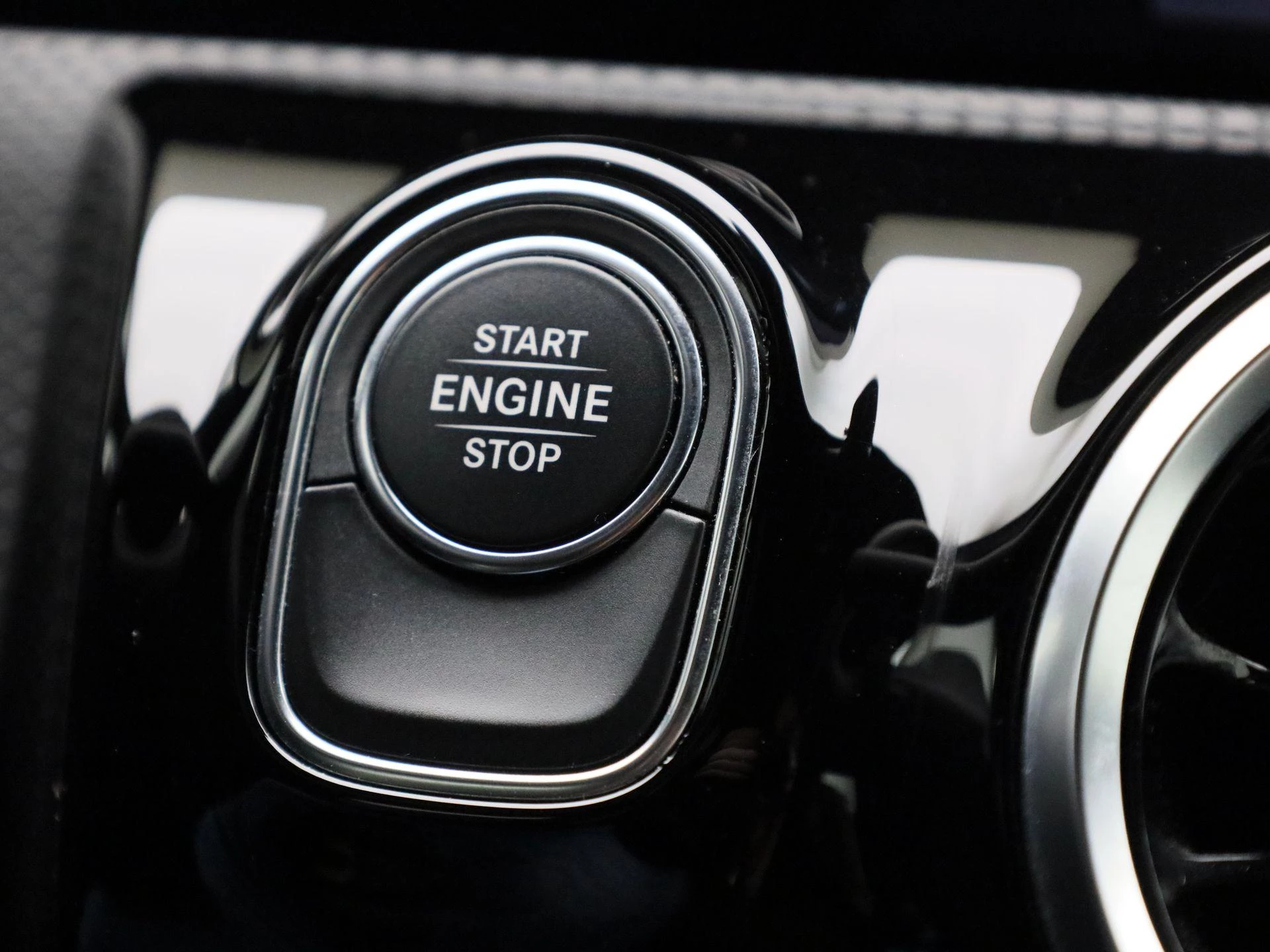 Mercedes-Benz-CLA-image-20