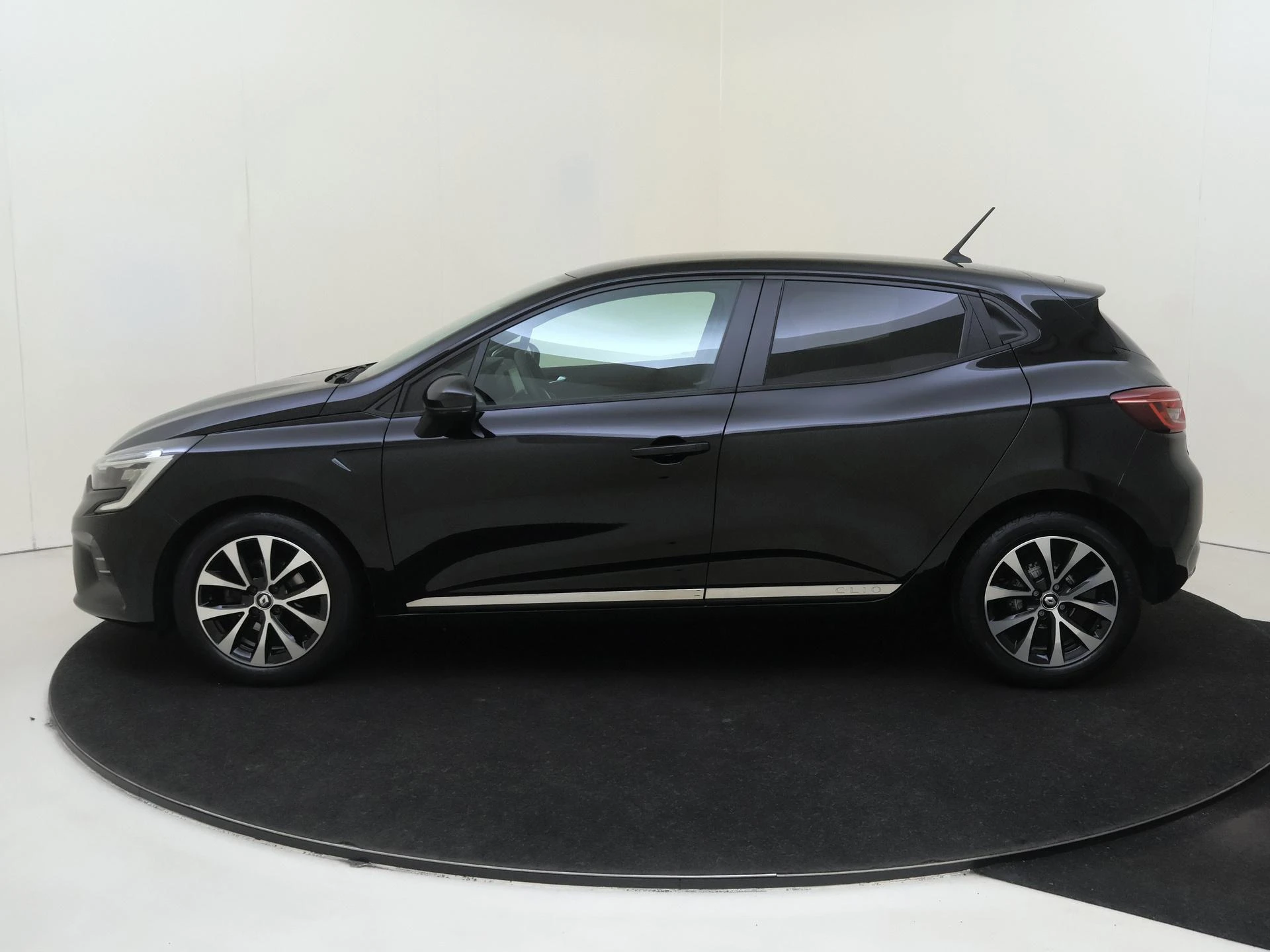 Renault-Clio-image-8