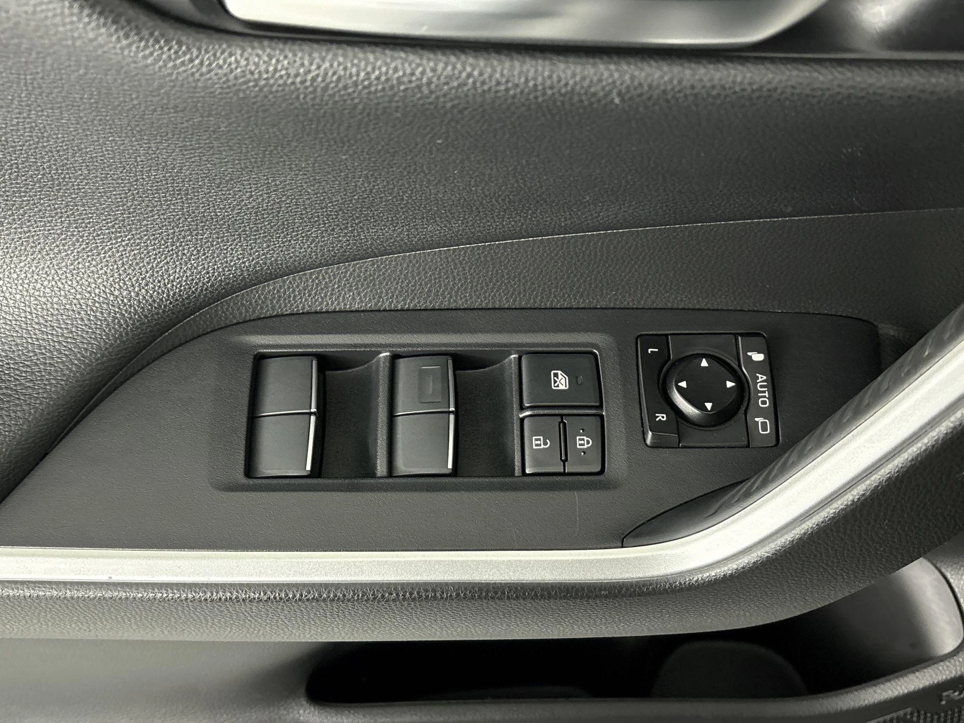 Toyota-RAV4-image-13