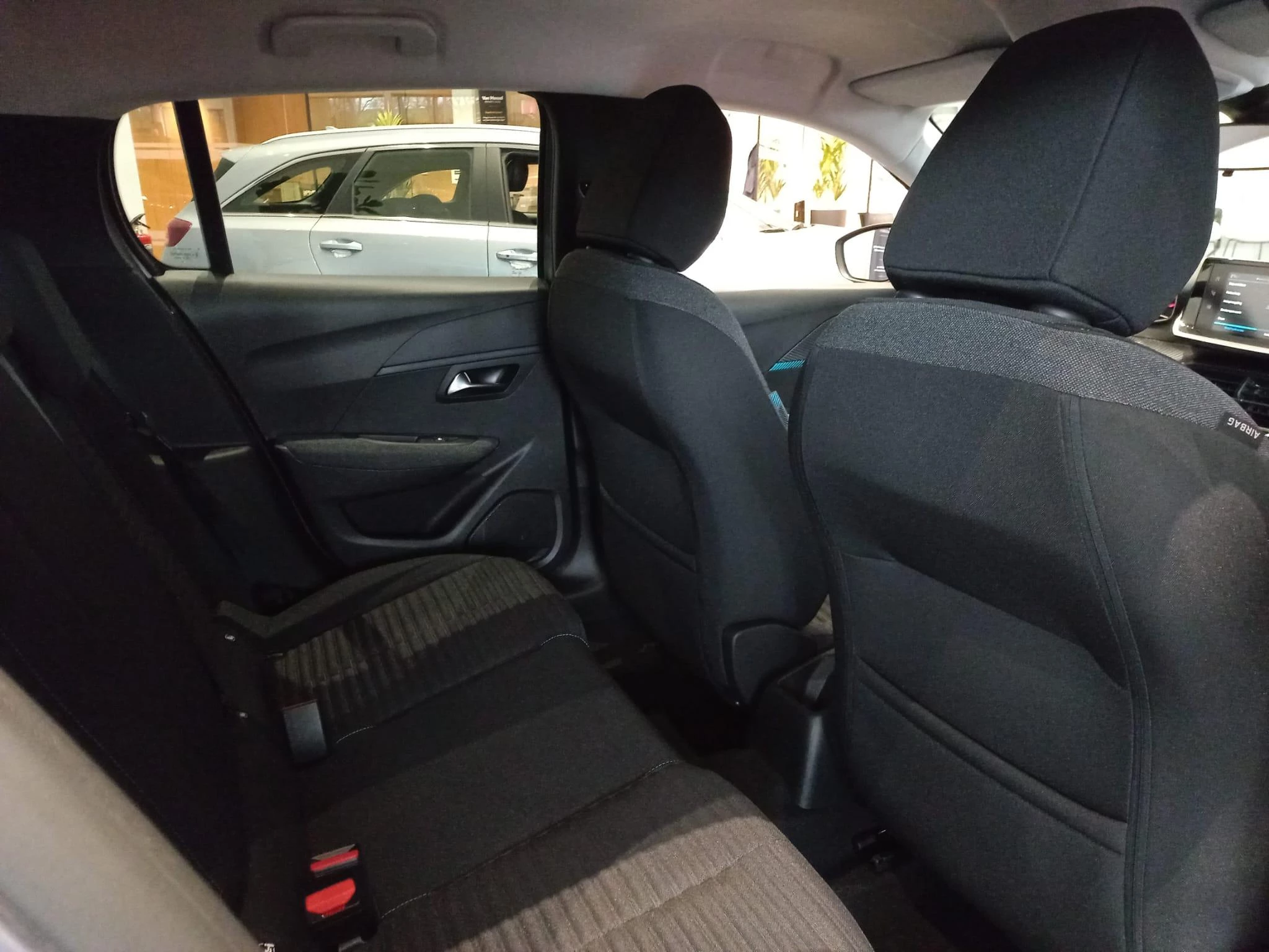 Peugeot-208-image-11