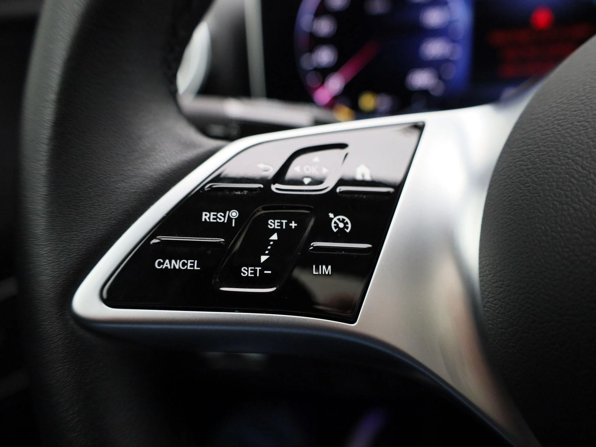 Mercedes-Benz-C-Klasse-image-16