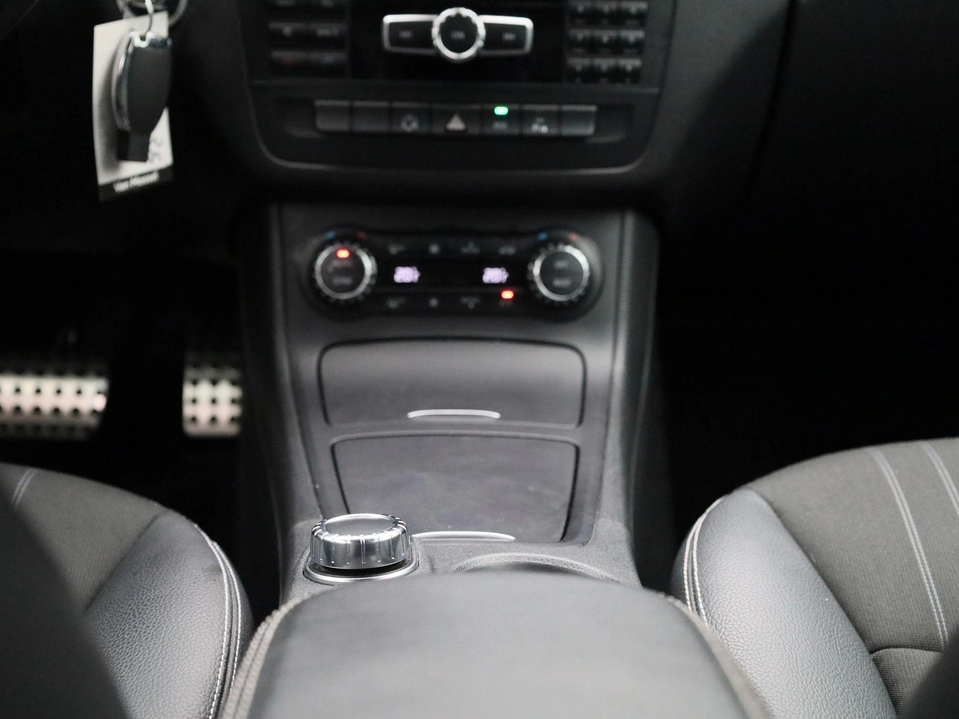 Mercedes-Benz-B-Klasse-image-9
