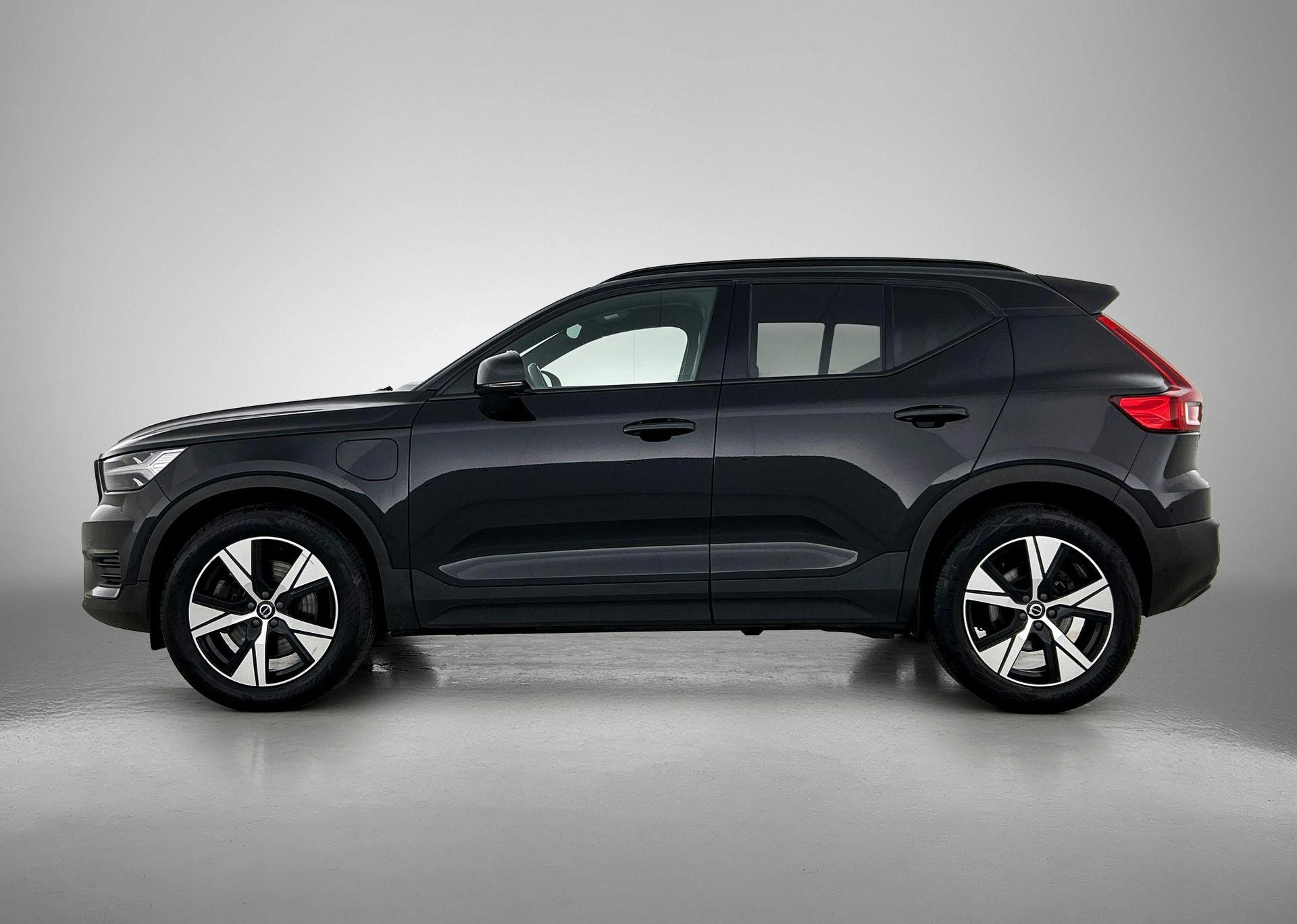 Volvo-XC40-image-1