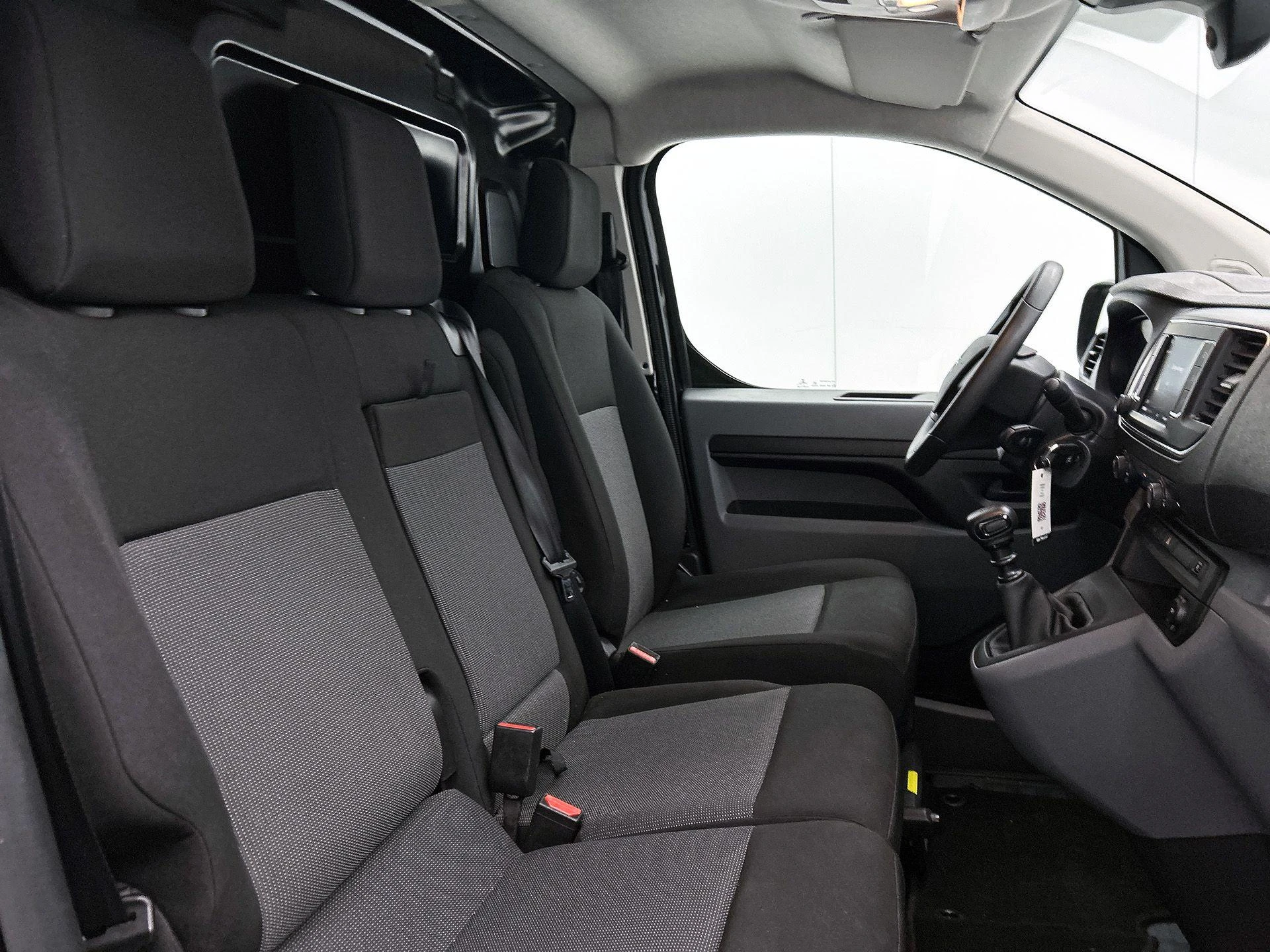 Opel-Vivaro-image-30