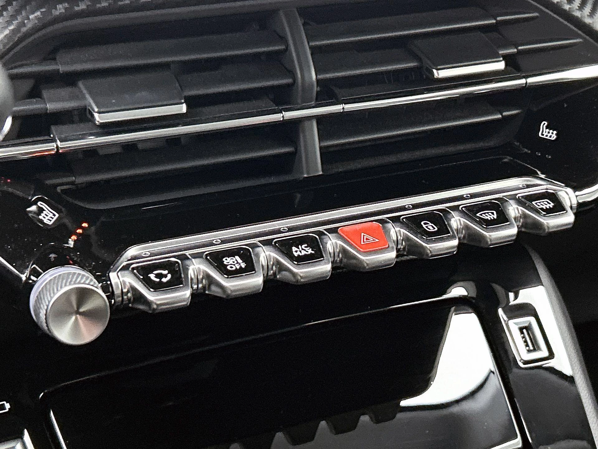 Peugeot-208-image-19