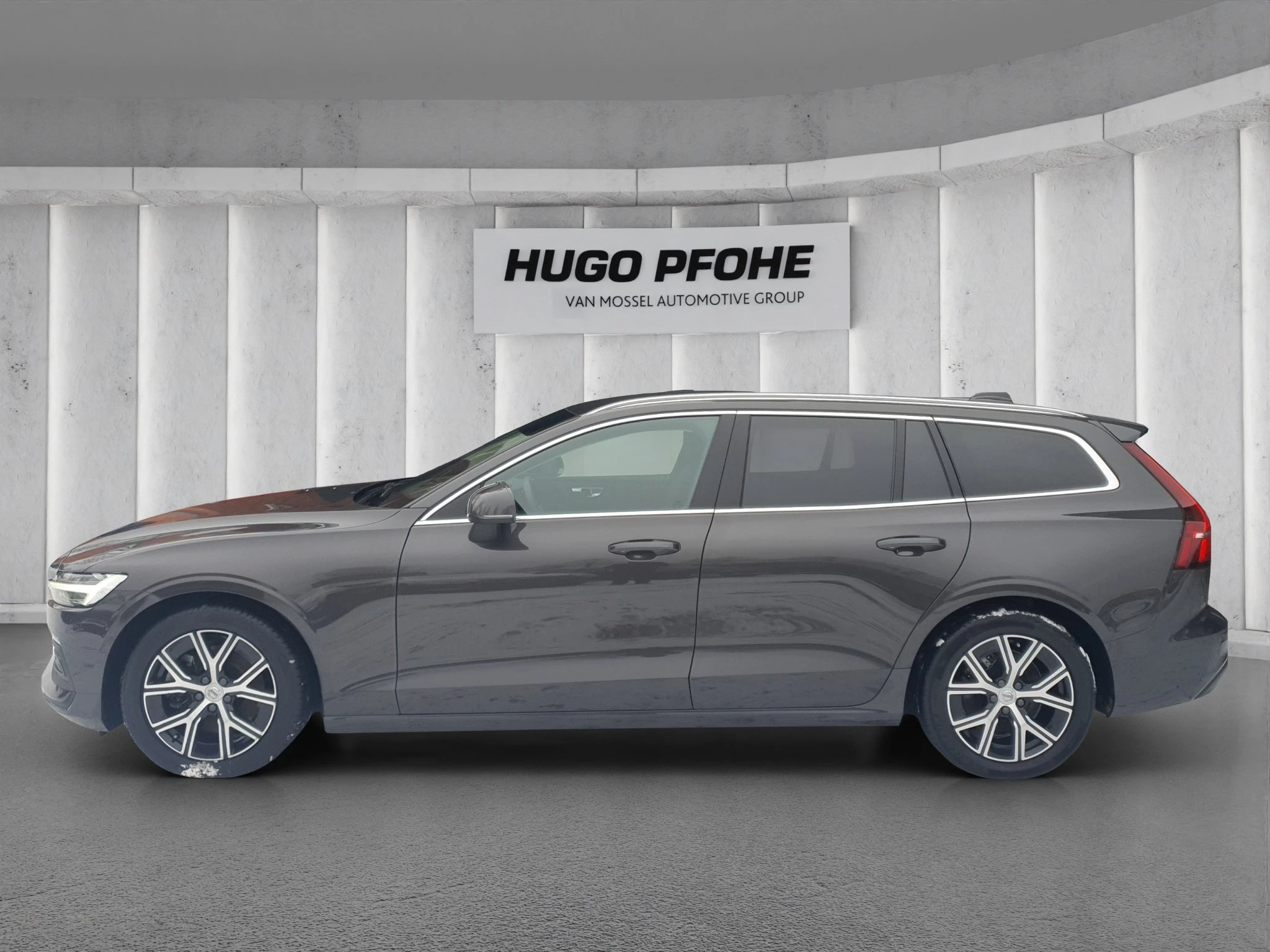 Volvo V60 Core B3 MHEV Aut. | LED | AHK | RFK | SHZ | PDC | LMF | Navi