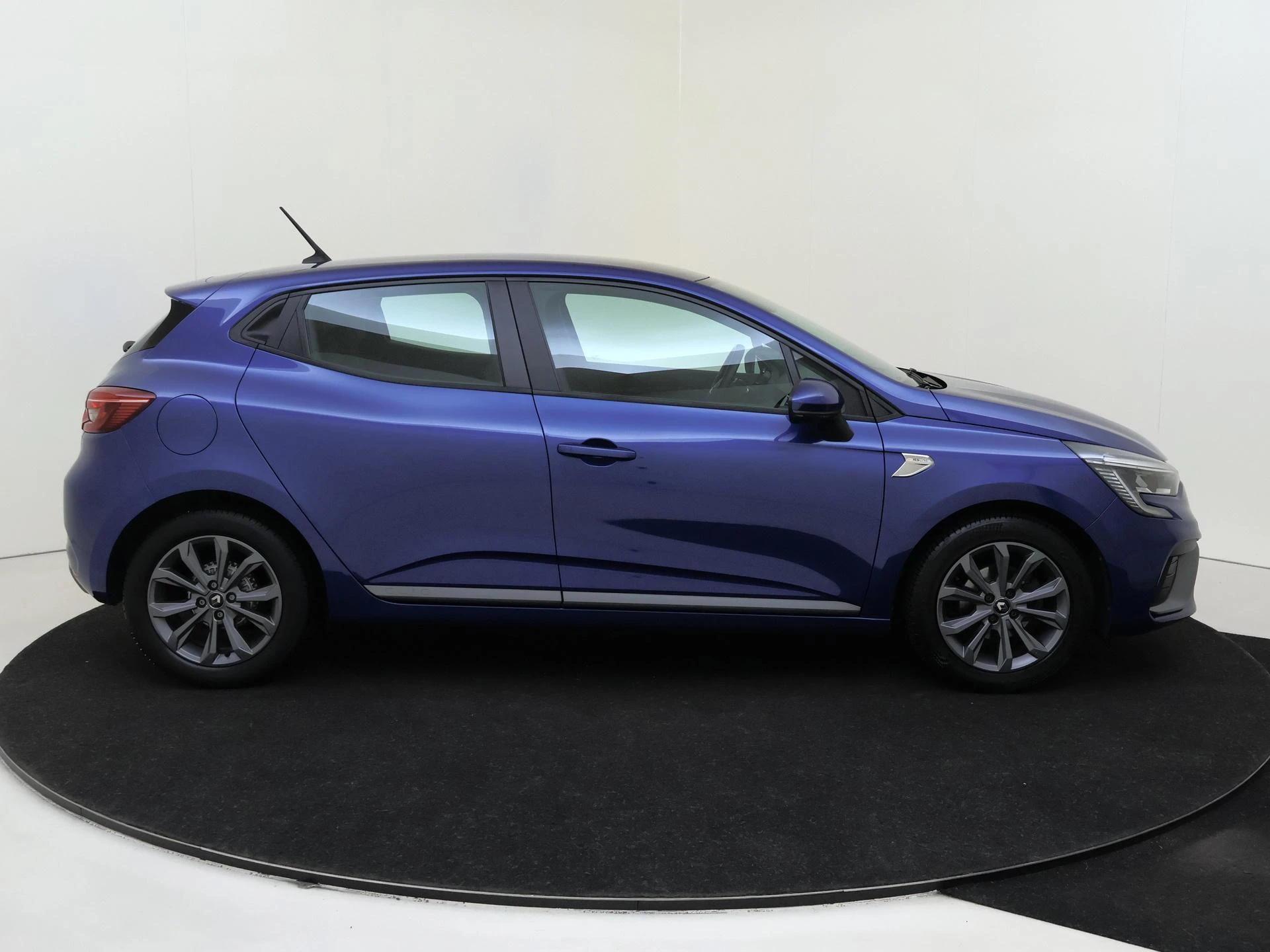 Renault-Clio-image-8