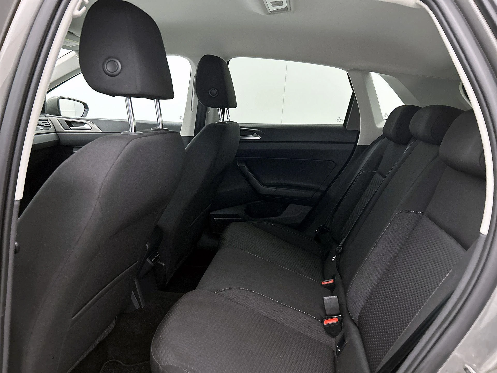 Volkswagen-Polo-image-25
