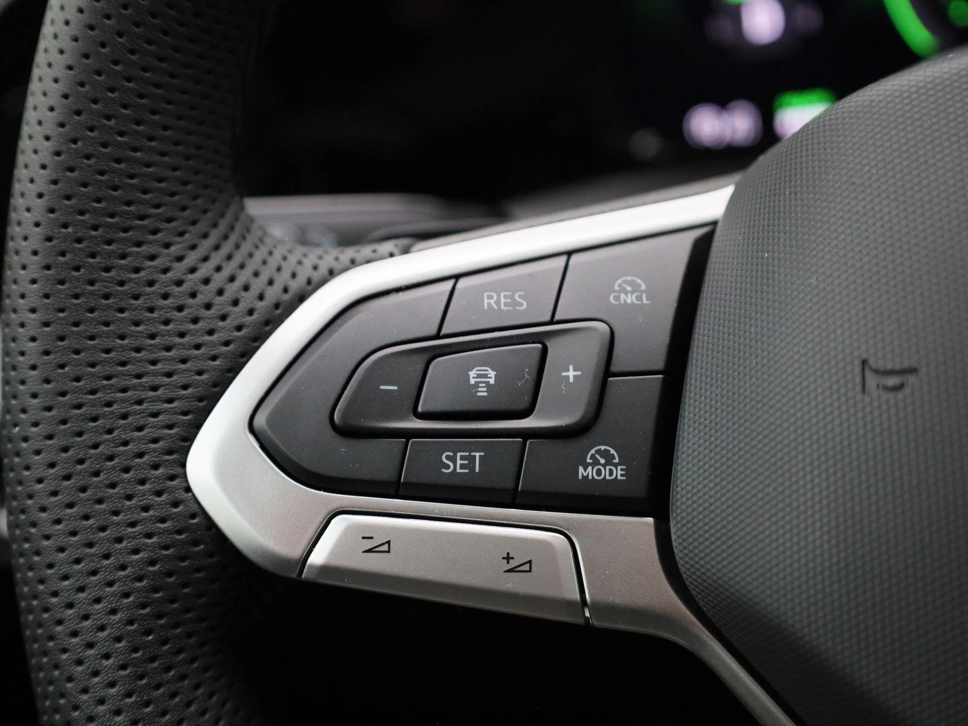 Volkswagen-Golf-image-16