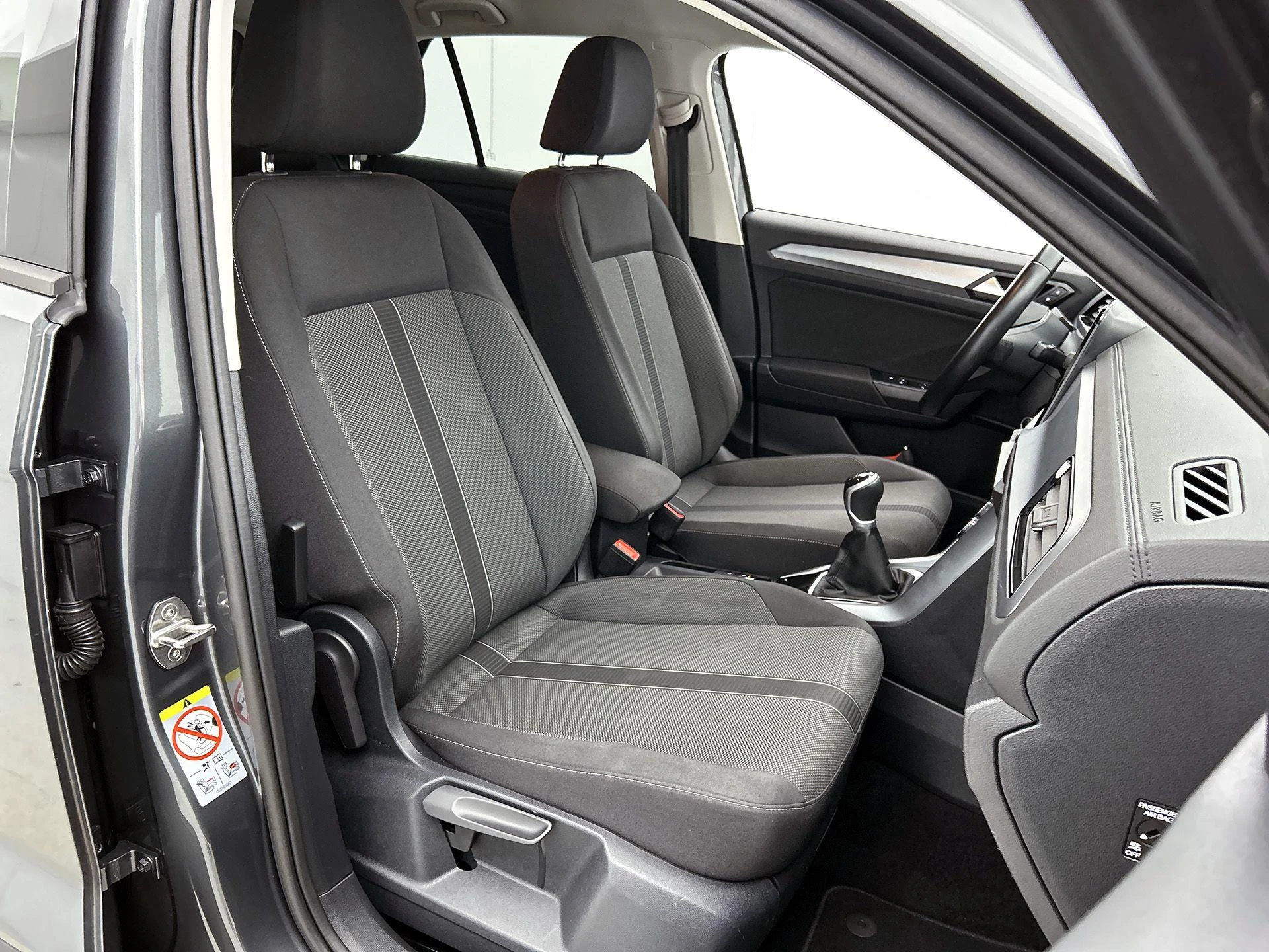 Volkswagen-T-Roc-image-36