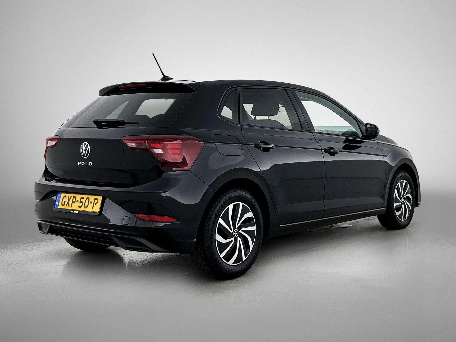 Volkswagen-Polo-image-3