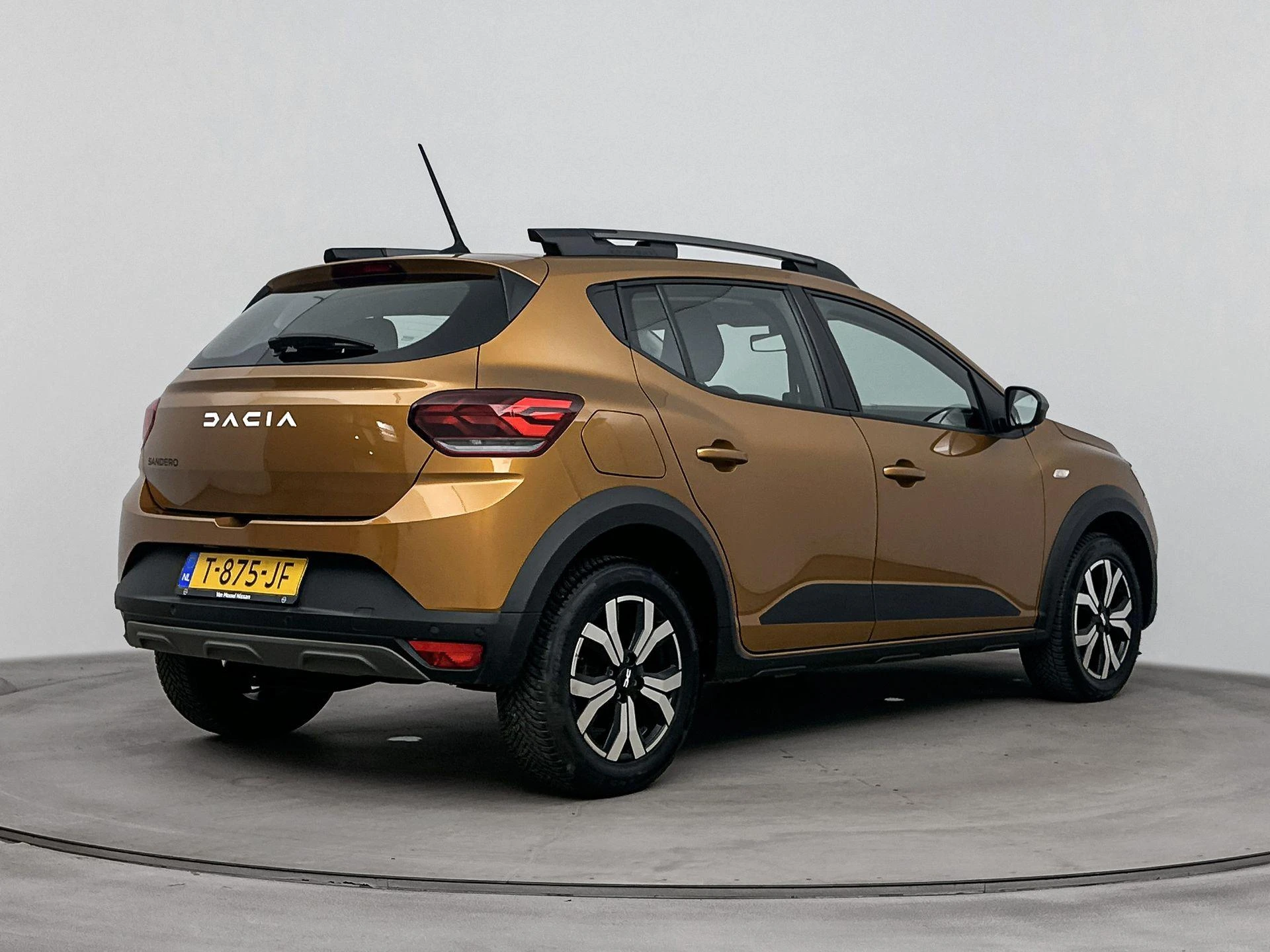 Dacia-Sandero Stepway-image-3