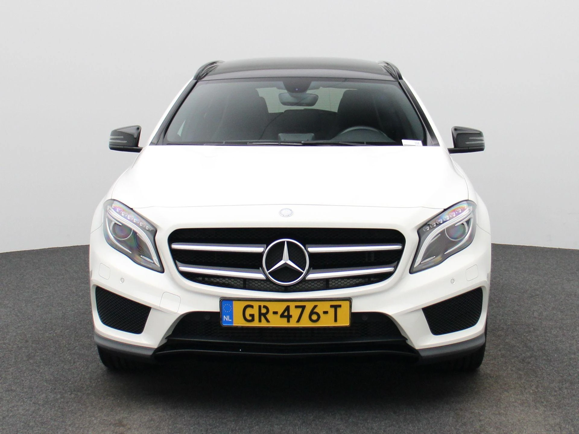Mercedes-Benz-GLA-image-2