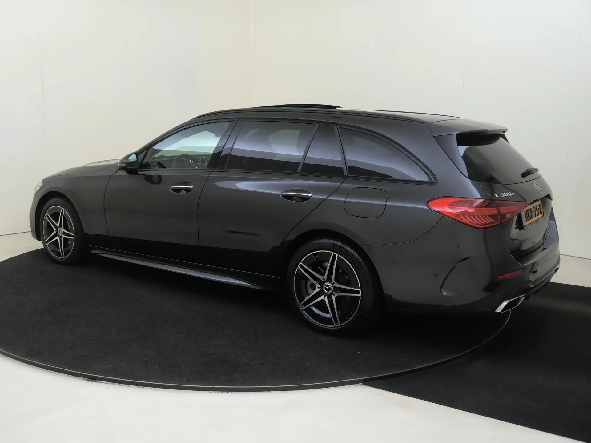 Mercedes-Benz-C-Klasse-image-2