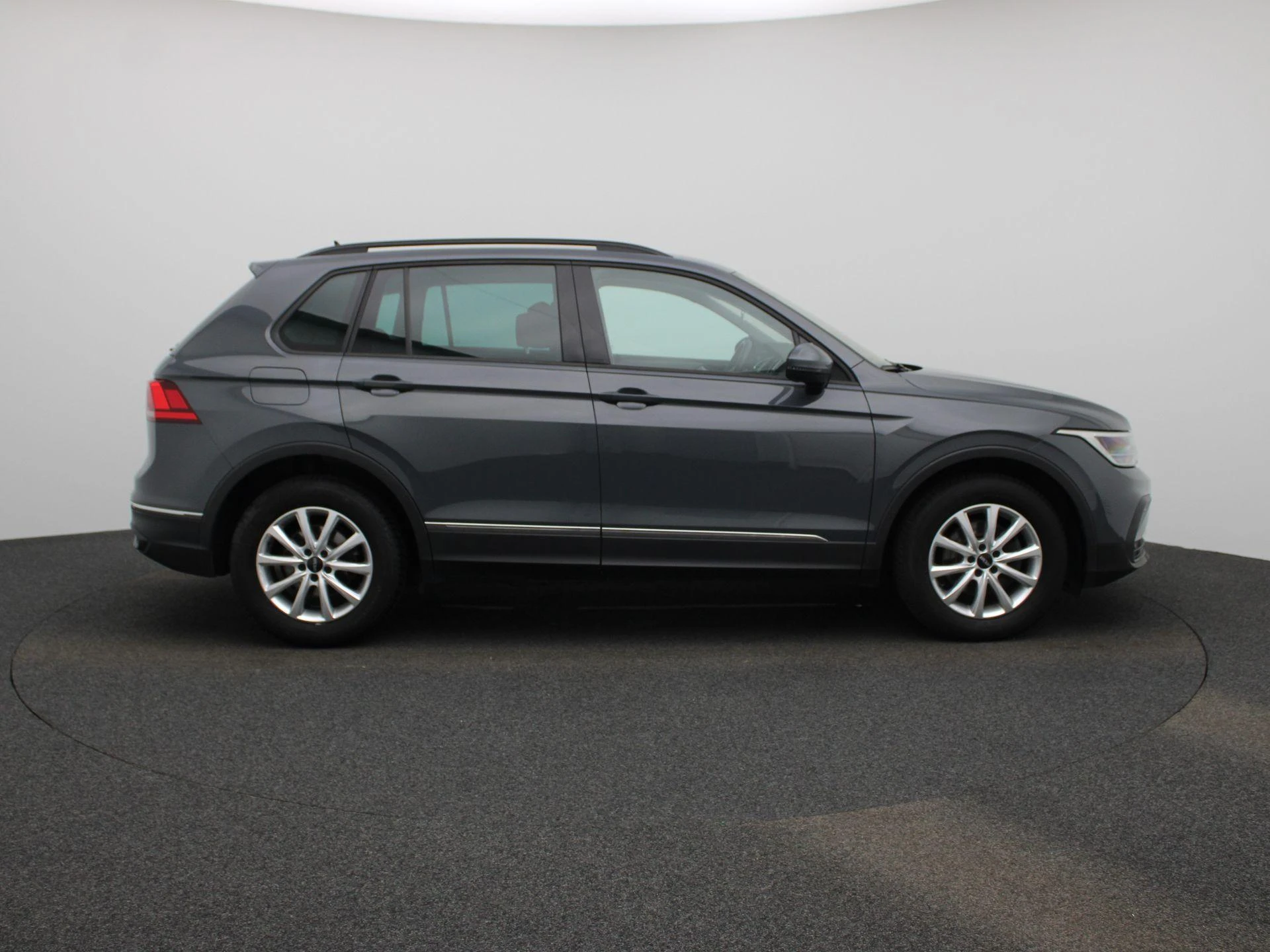 Volkswagen-Tiguan-image-5