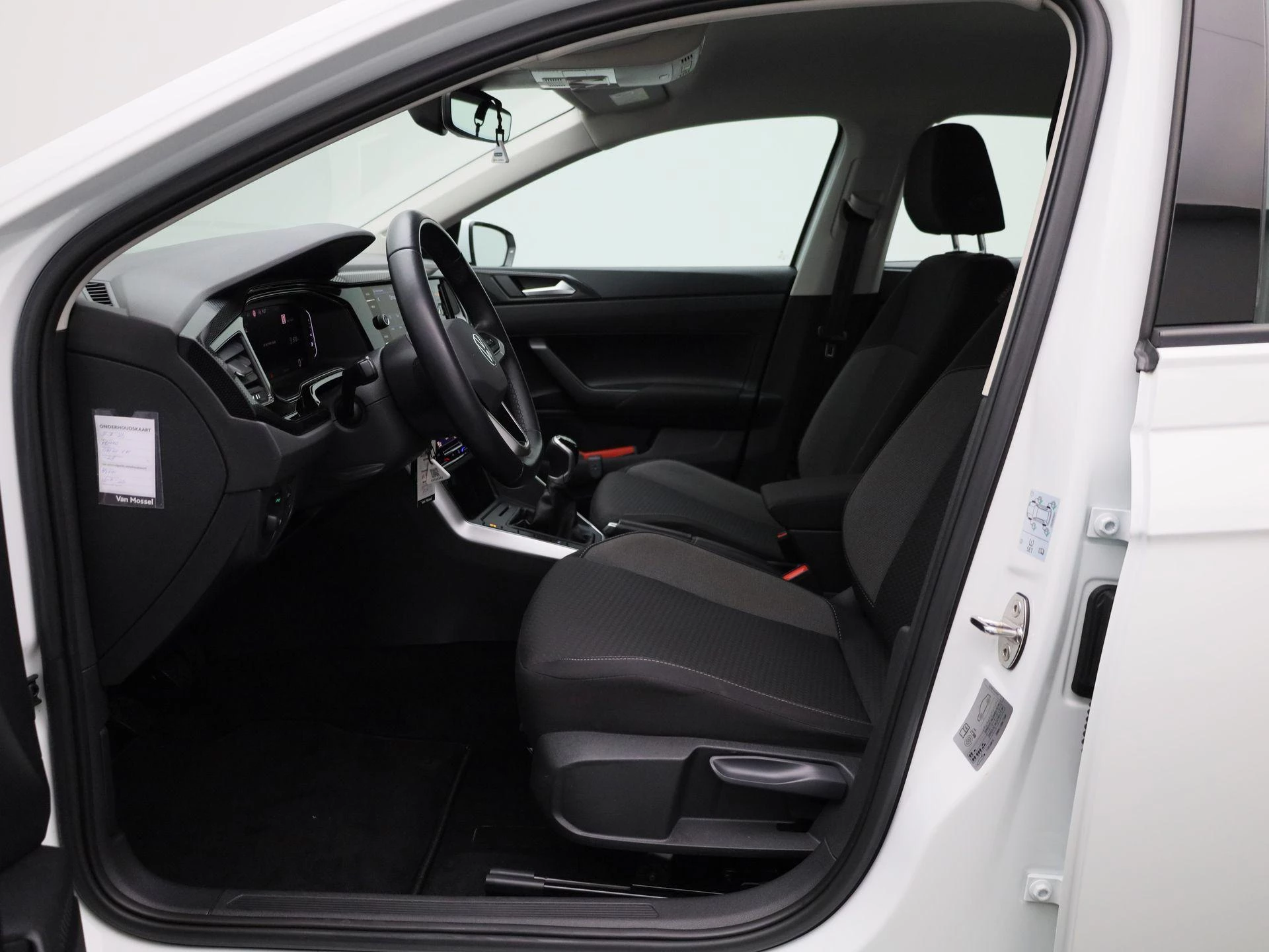Volkswagen-Polo-image-8