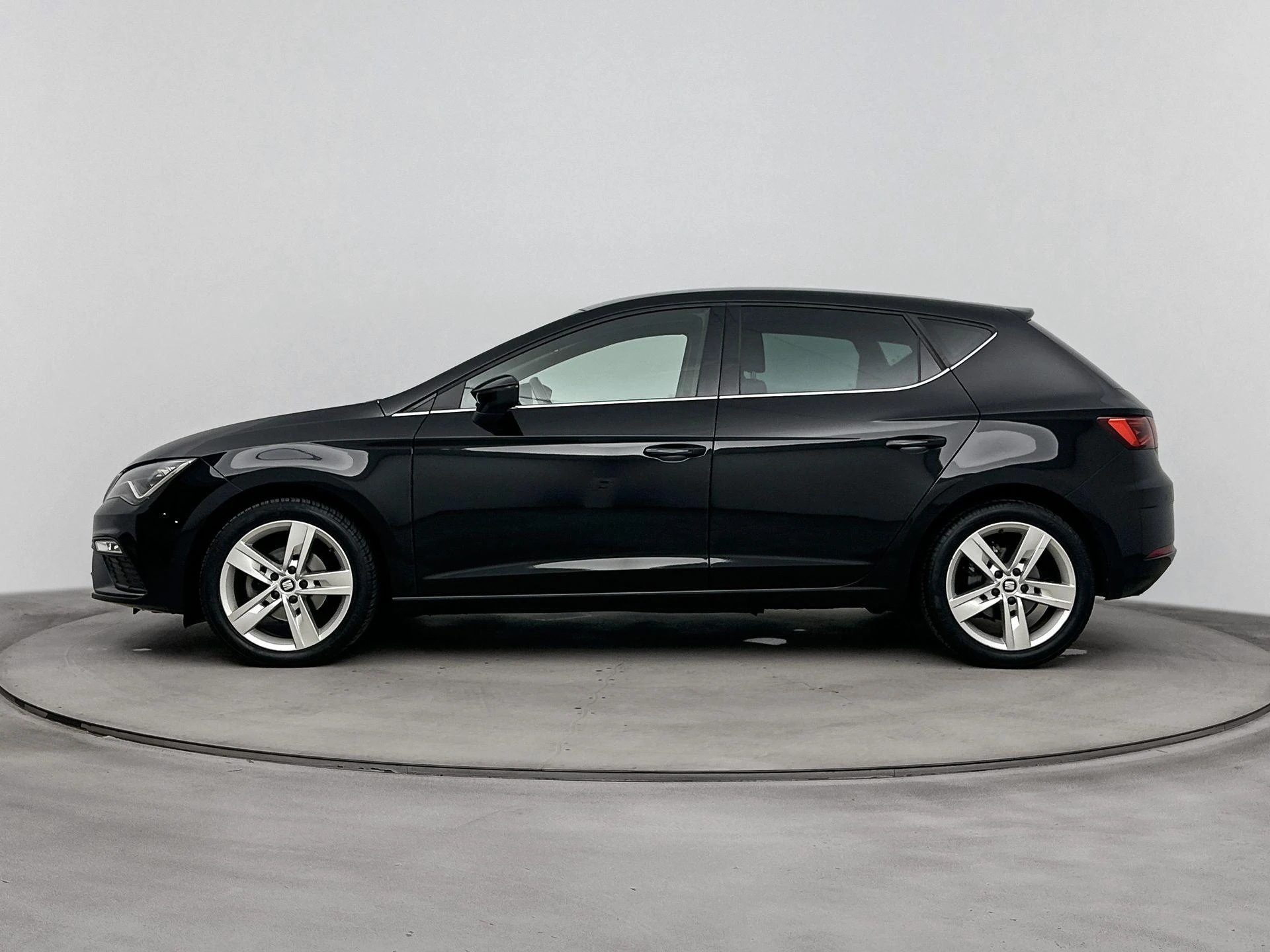 SEAT-Leon-image-1
