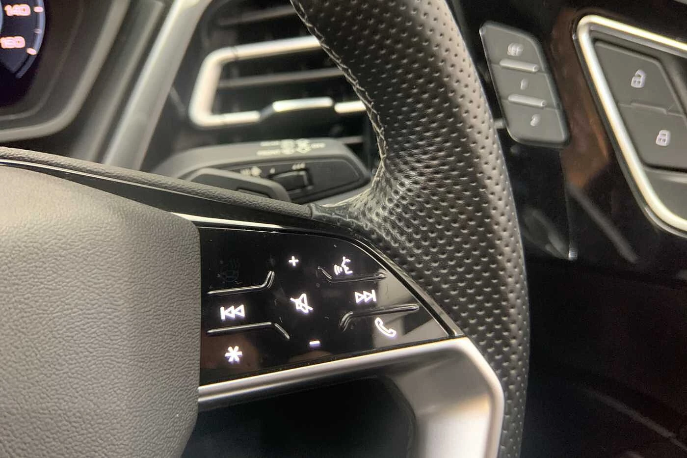 Audi-Q4 e-tron-image-25