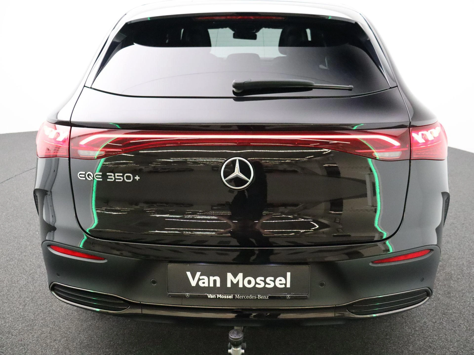 Mercedes-Benz-EQE-image-26