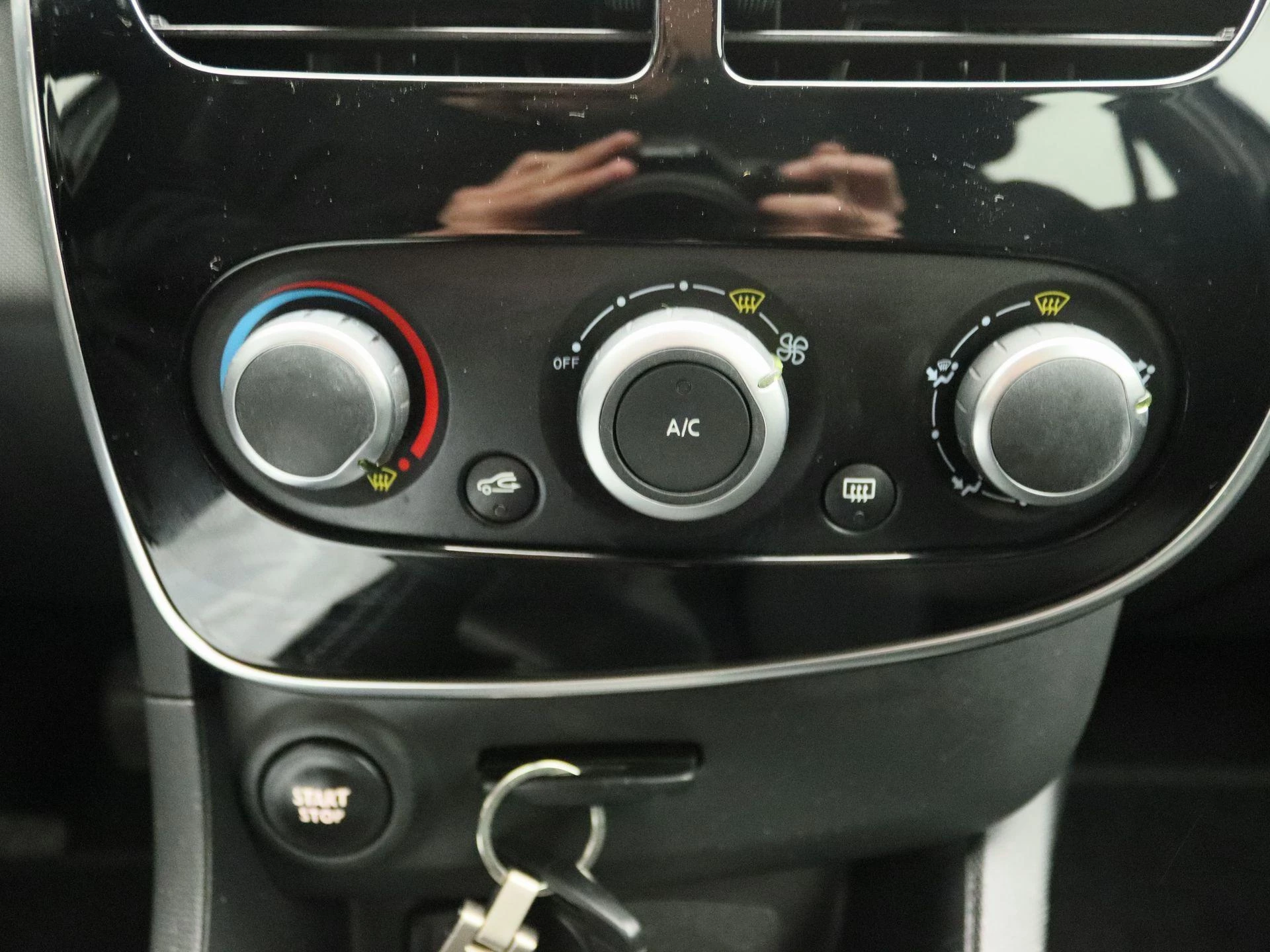 Renault-Clio-image-10