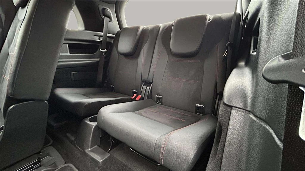 Mercedes-Benz-EQB-image-21