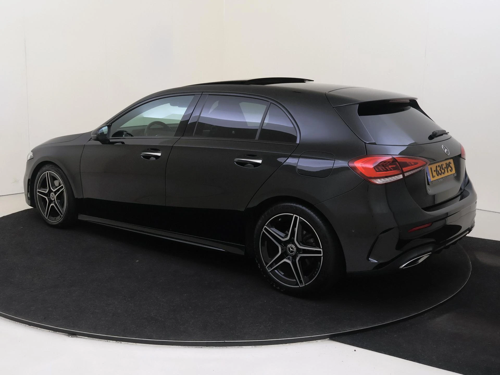Mercedes-Benz-A-Klasse-image-2