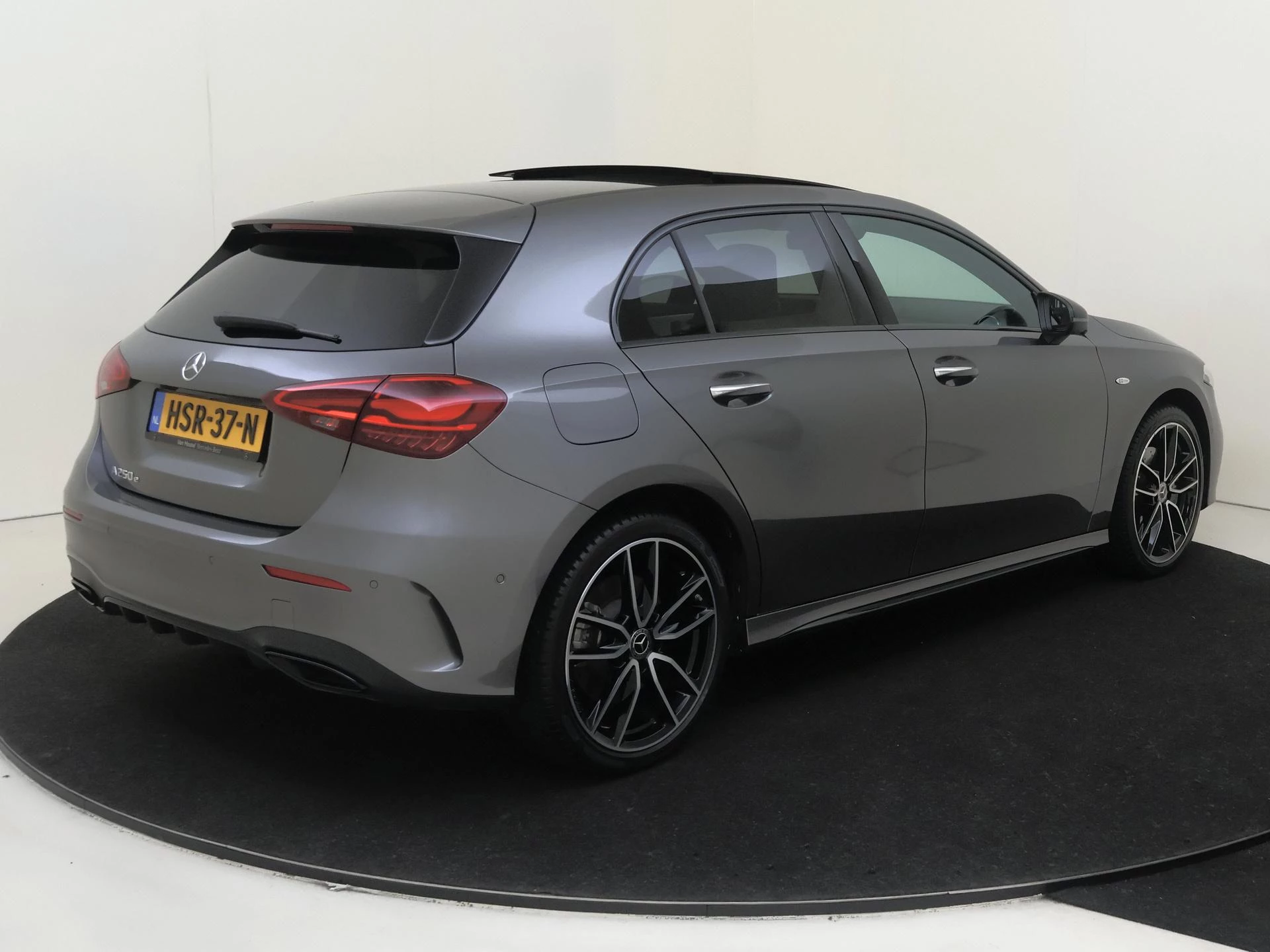Mercedes-Benz A-Klasse 250 e Business Solution AMG