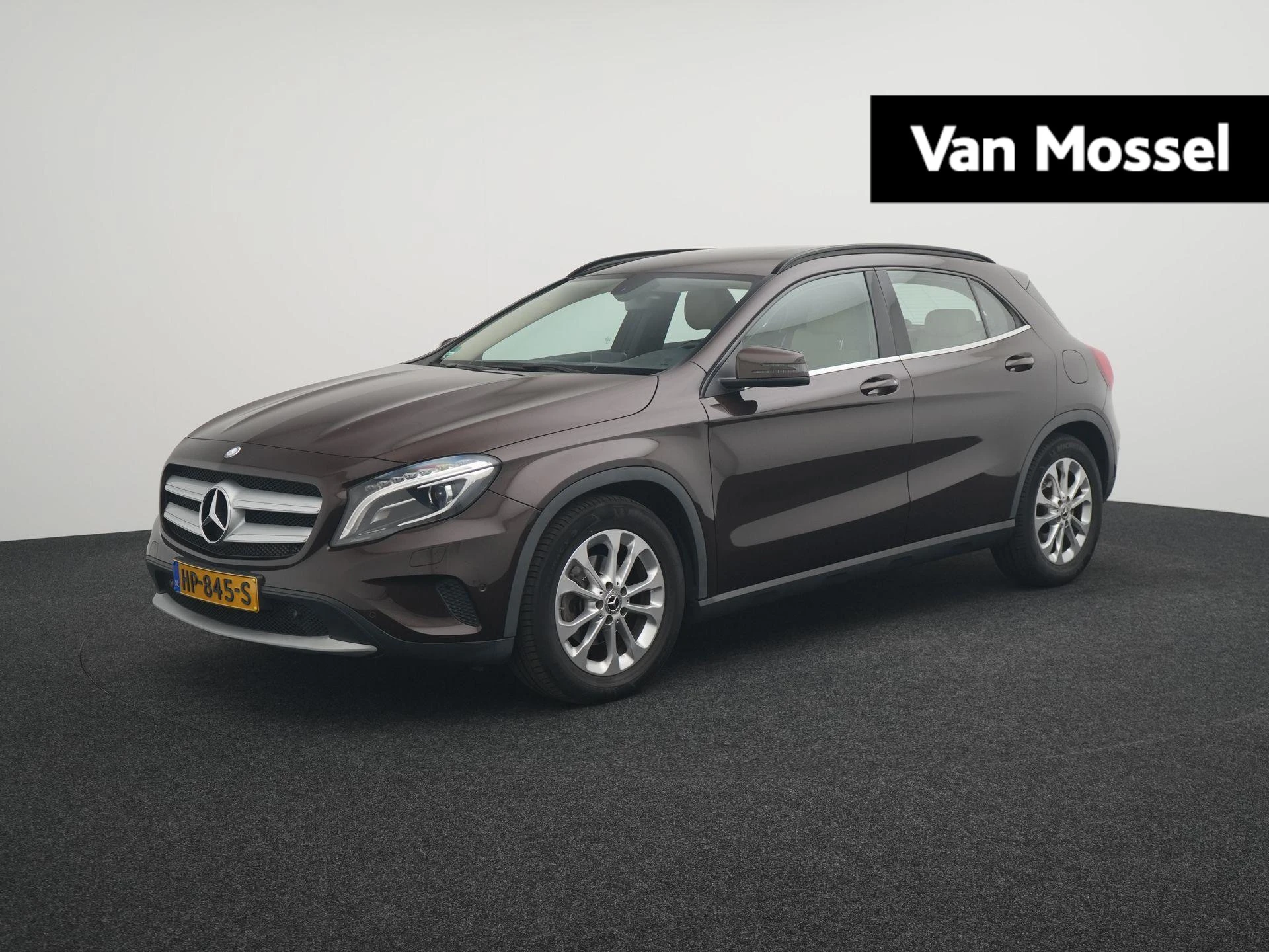 Mercedes-Benz-GLA-image-0