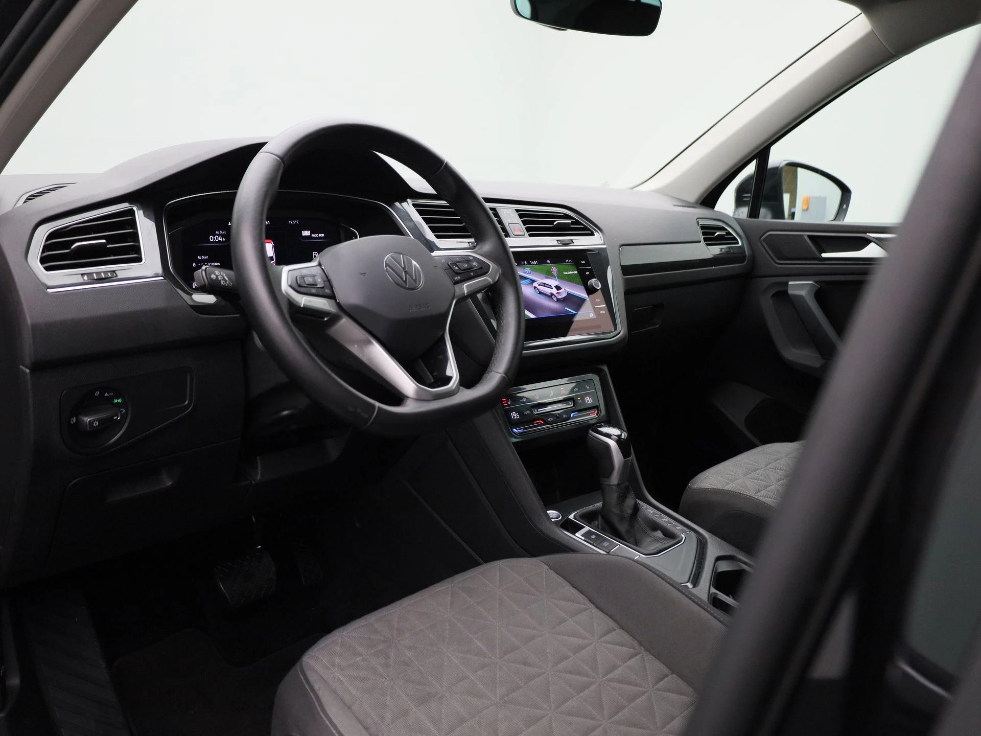 Volkswagen-Tiguan-image-36