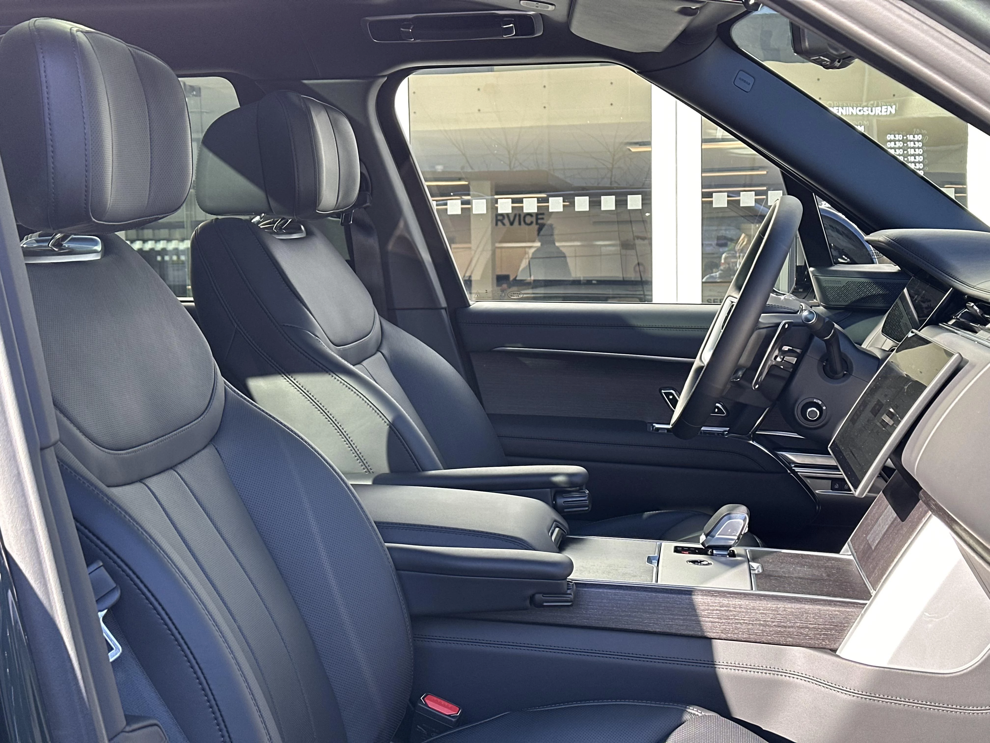 Land Rover-Range Rover-image-18