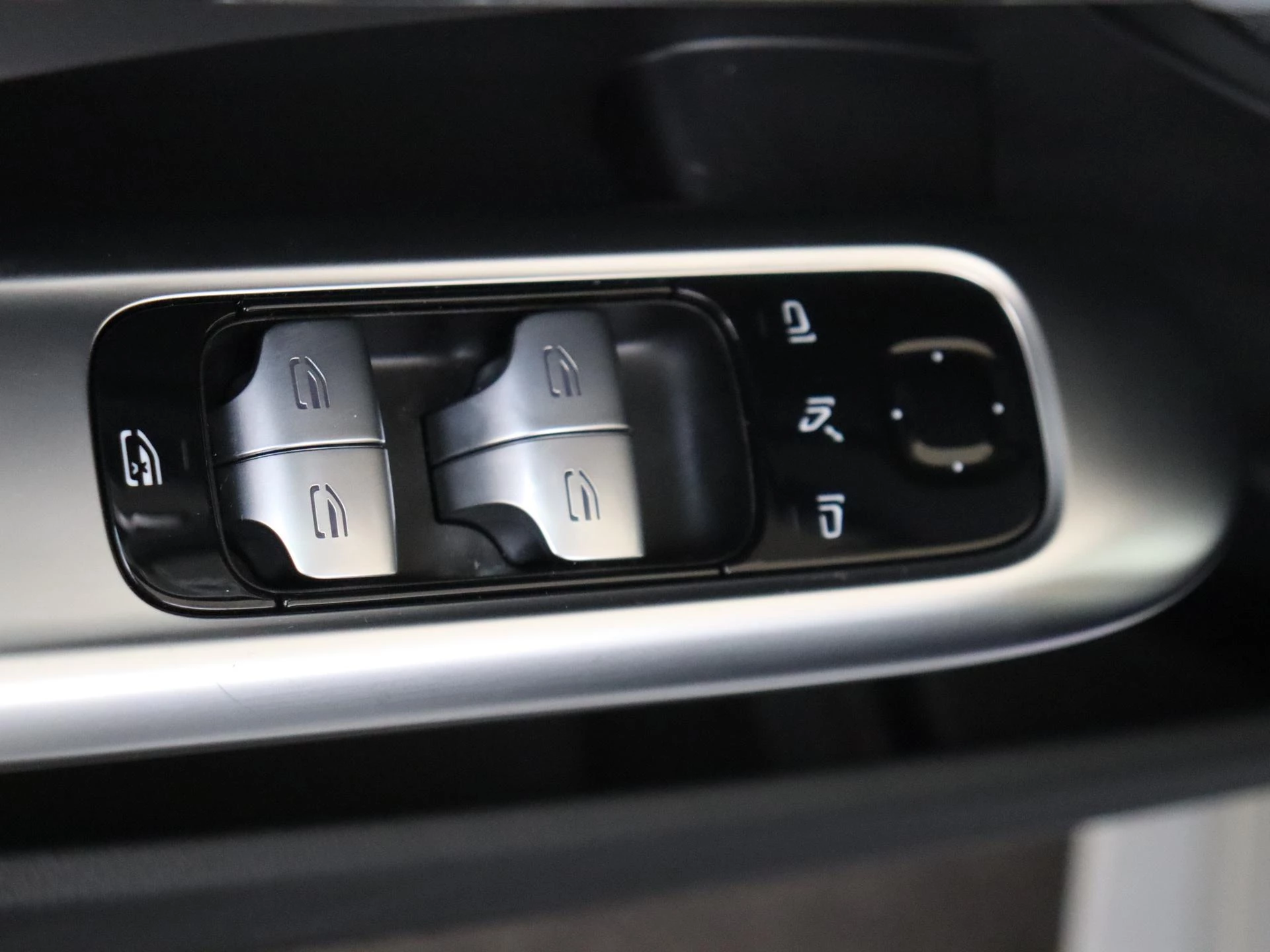 Mercedes-Benz-C-Klasse-image-25