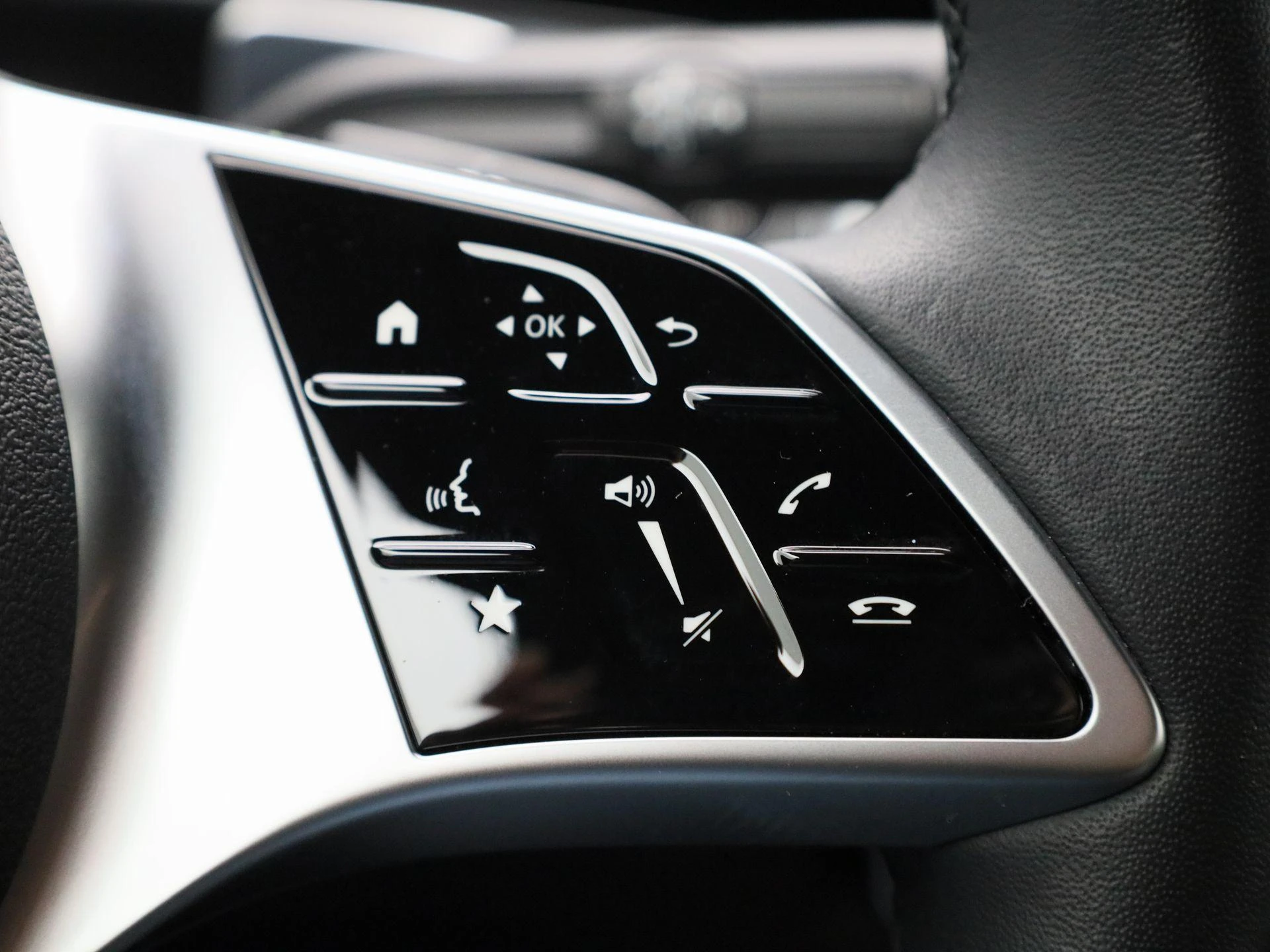 Mercedes-Benz-GLB-image-26