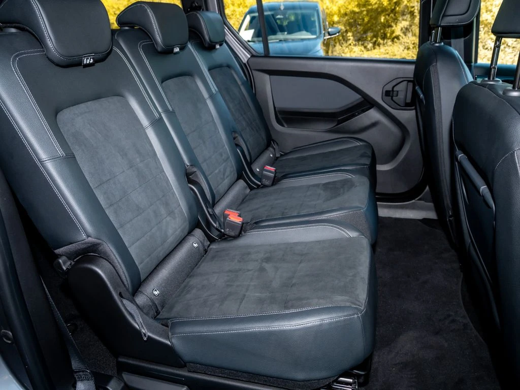 Mercedes-Benz-EQT 200-image-11