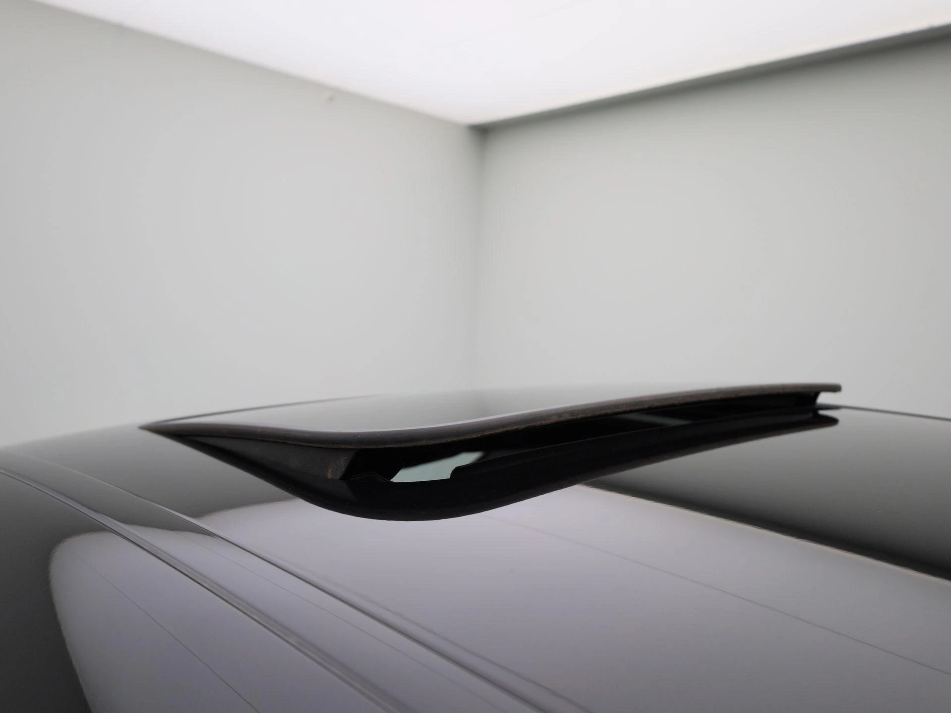 Mercedes-Benz-EQC-image-43