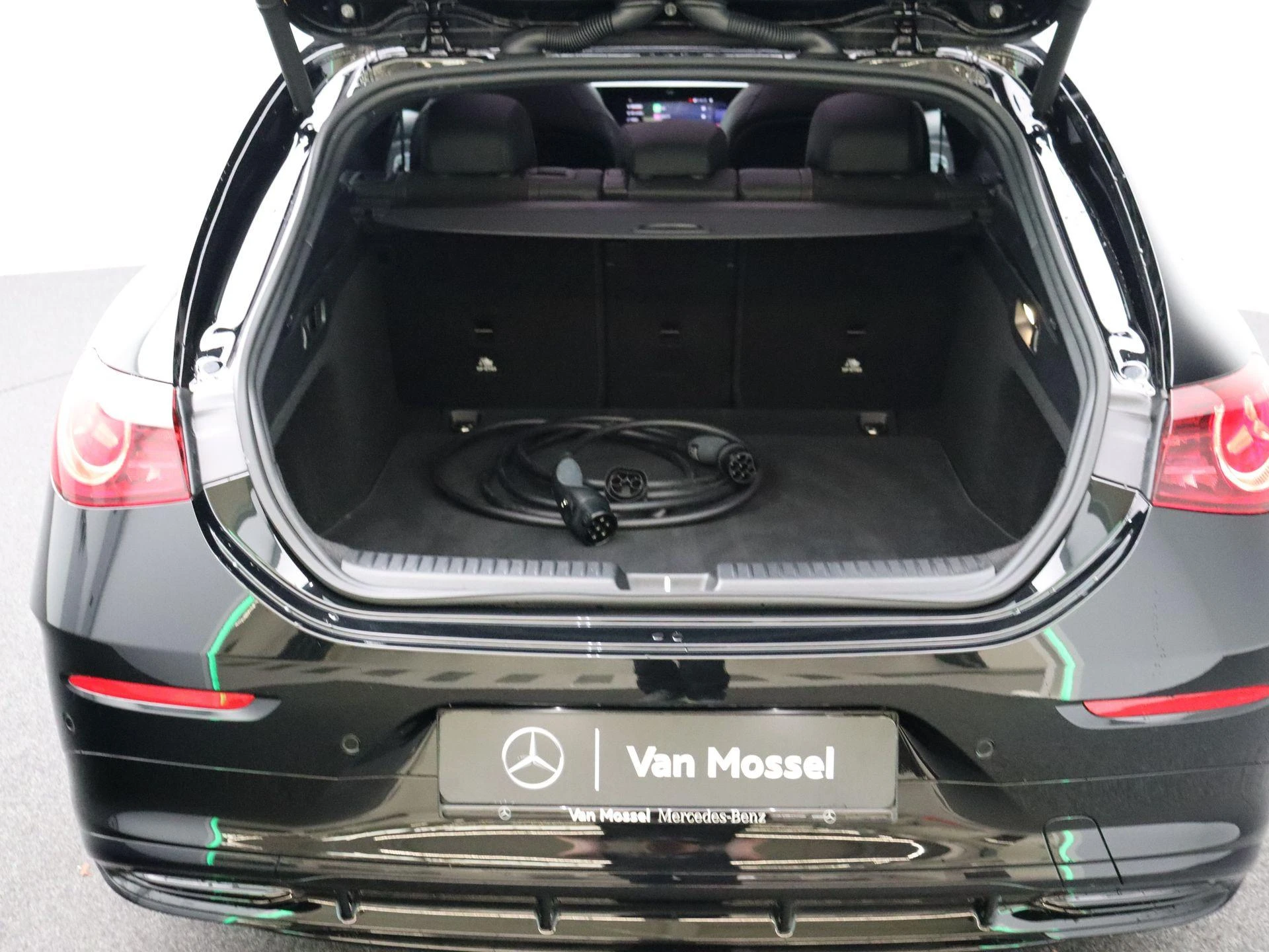 Mercedes-Benz-CLA-image-26