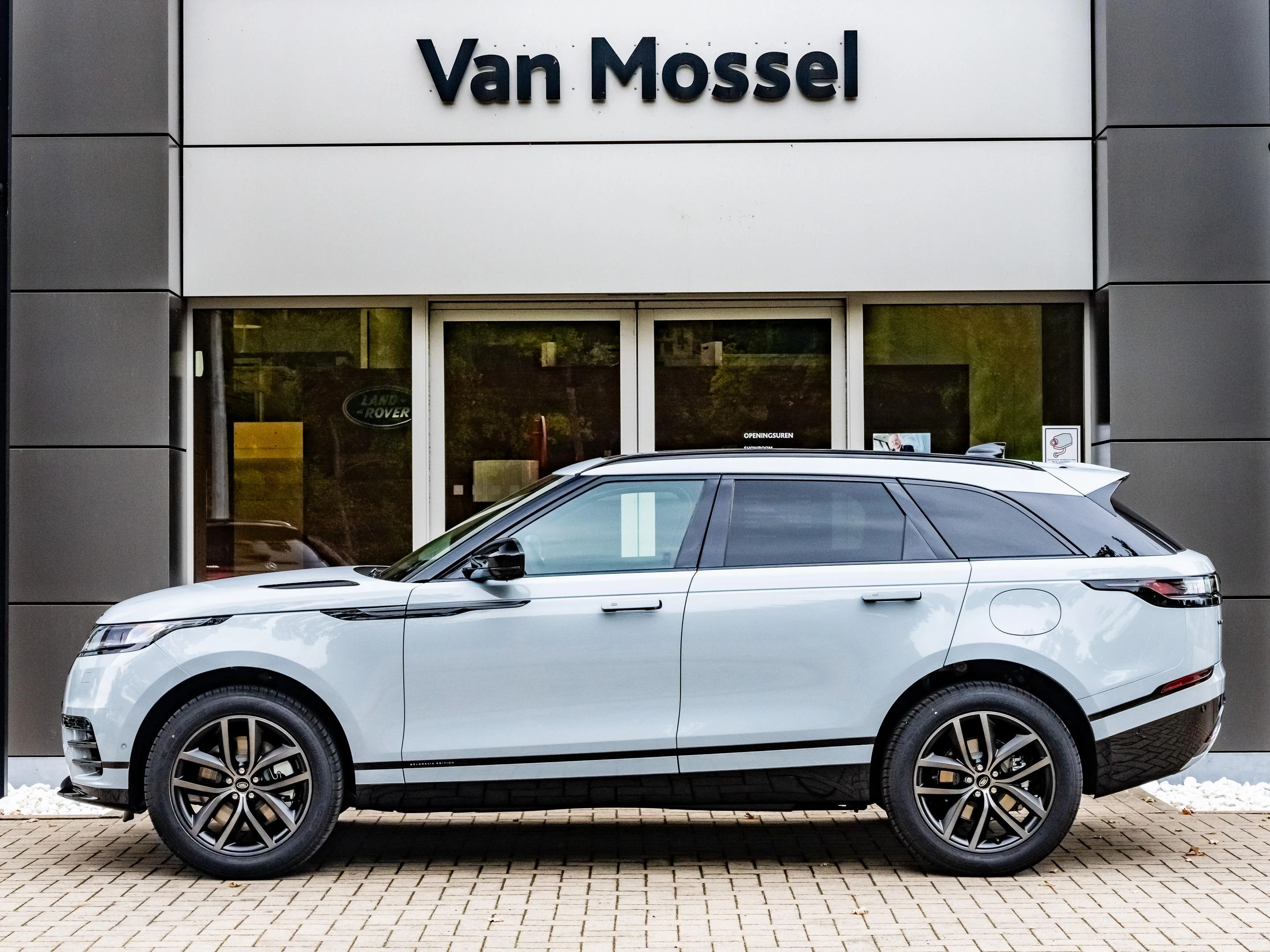 Land Rover-Range Rover Velar-image-2