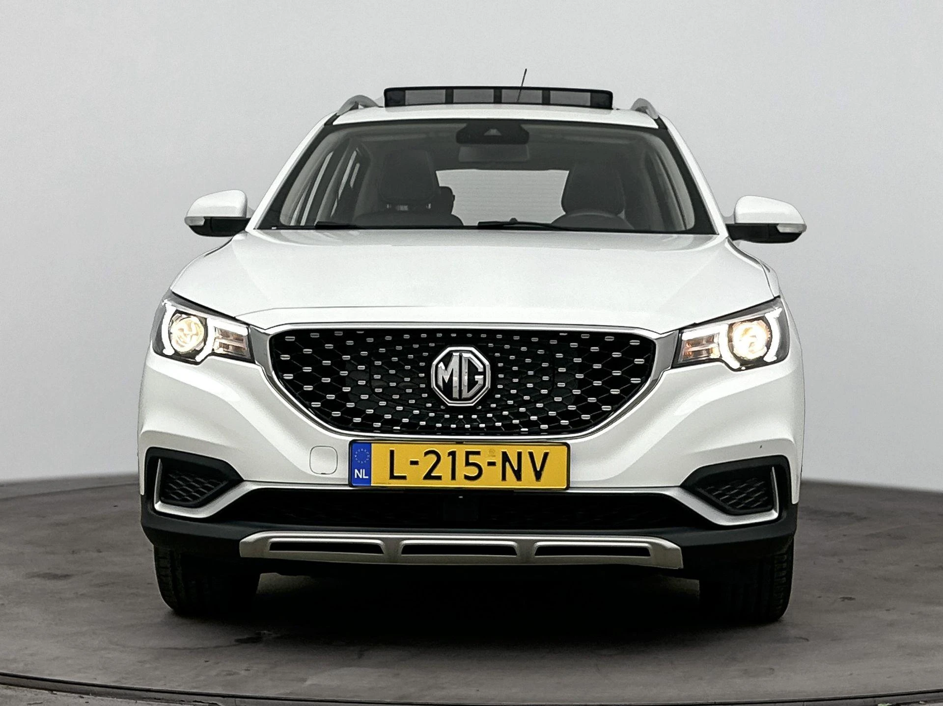 MG-ZS EV-image-4